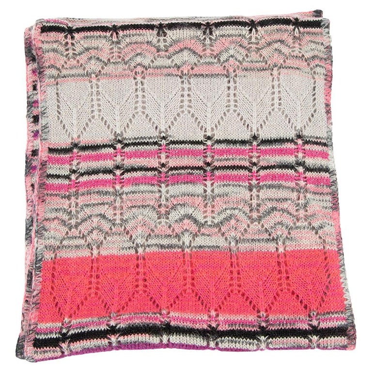 Écharpe rayée en tricot multicolore de Missoni pour femmes, prélavée En  vente sur 1stDibs