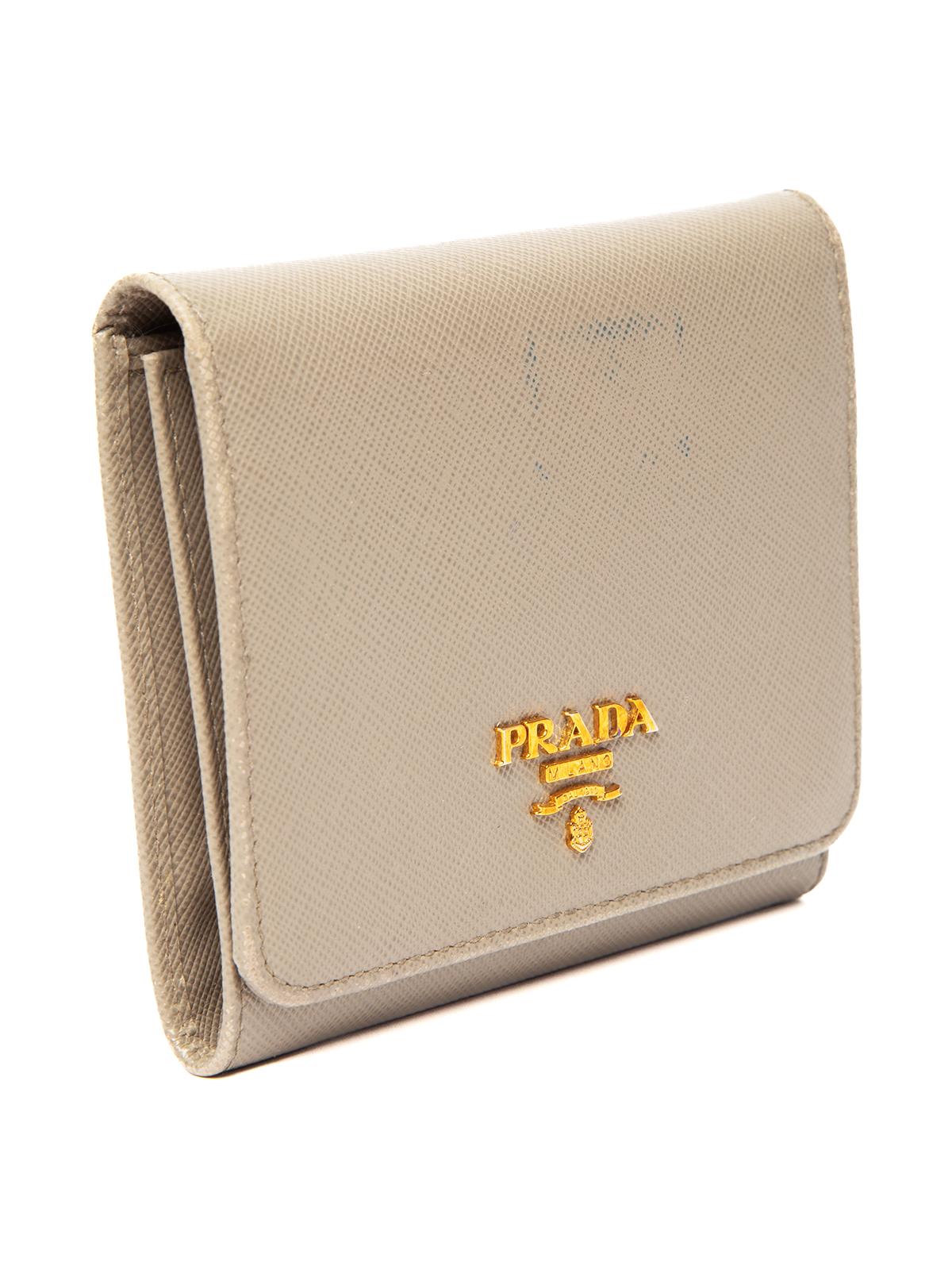 CONDITION is Good. Some wear to wallet is evident. A few small blue stains in the front, one subtle scratch in the back, one loose thread on the inside on this used Stella McCartney designer resale item. Details Fold wallet 8 card compartments Coin
