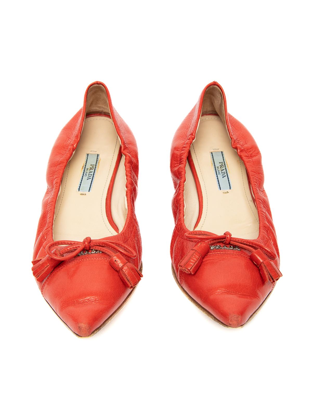 Orange Pré-aimées Prada Ballerines en cuir à pompon pour femme en vente