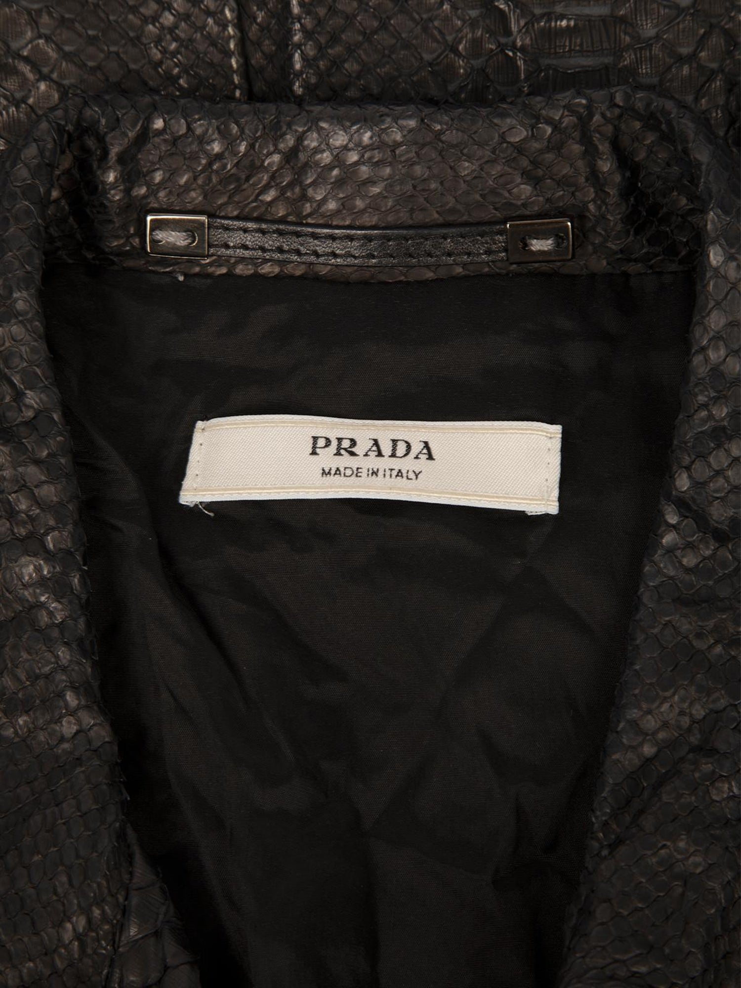 Prada - Trench-coat à ceinture en python pour femme, état neuf - En vente  sur 1stDibs
