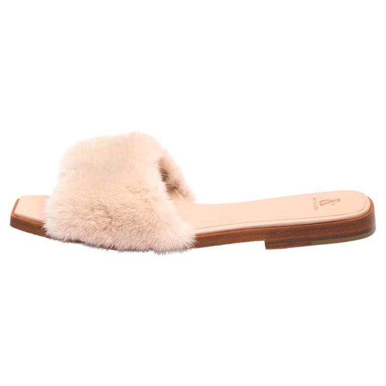 Pre-Loved Ralph and Russo Women's Fur Slides Beige Mink And Leather For  Sale at 1stDibs