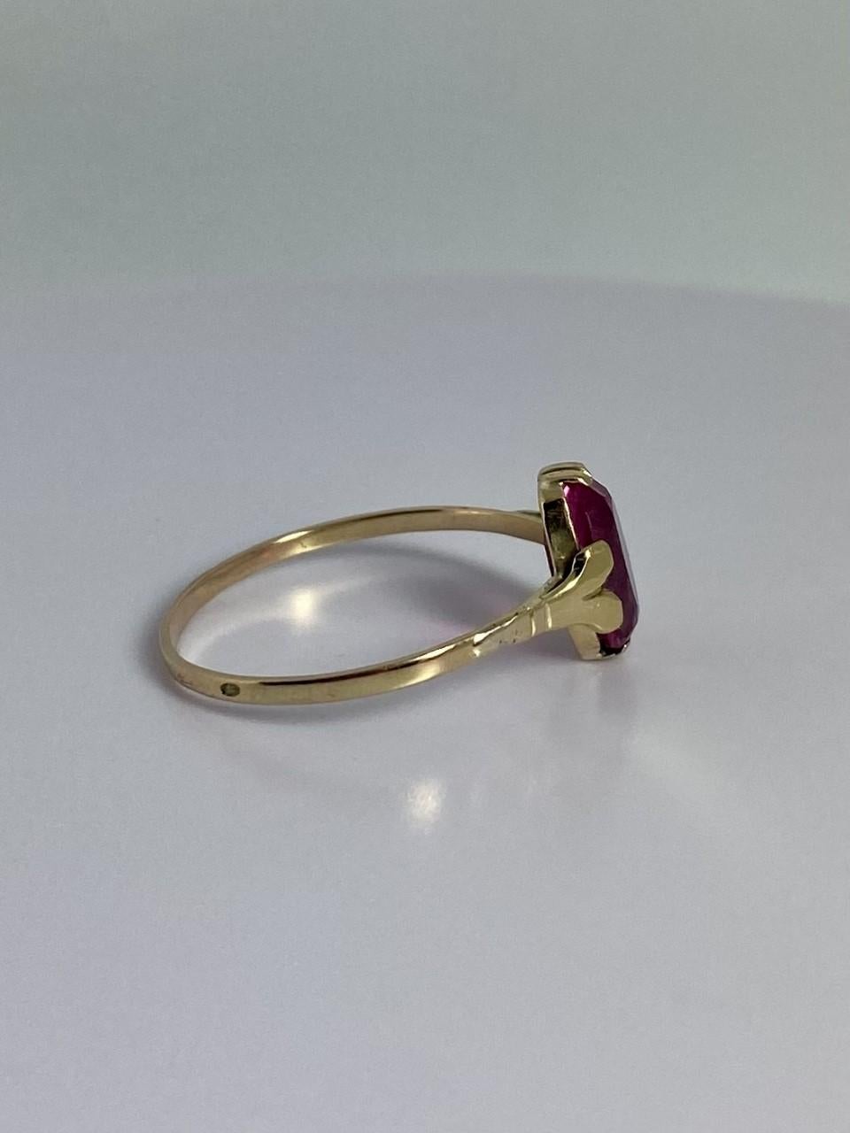 Pre-loved European ring made of 14 carat gold with pink sapphire of 1.76 carat For Sale 1