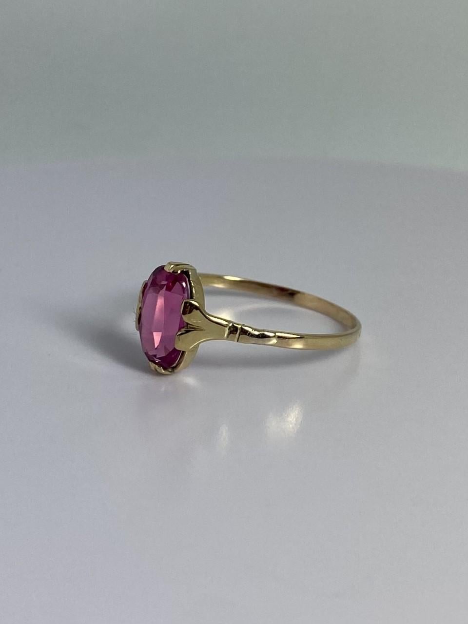 Pre-loved European ring made of 14 carat gold with pink sapphire of 1.76 carat For Sale 2
