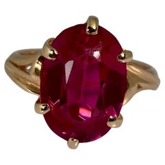 Pre-loved ring made of 14 carat rose gold with stunning big oval ruby