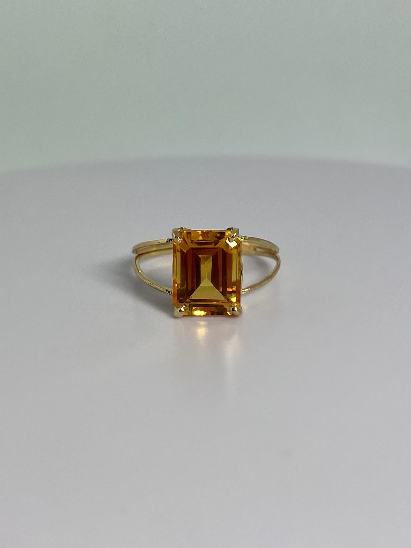 Pre-loved ring with beautiful emerald faceted citrine. The combination of the citrine and the setting of this vintage ring makes it an absolute stunning preloved jewel.  Refinement & elegance you will experience while wearing this jewel. This is