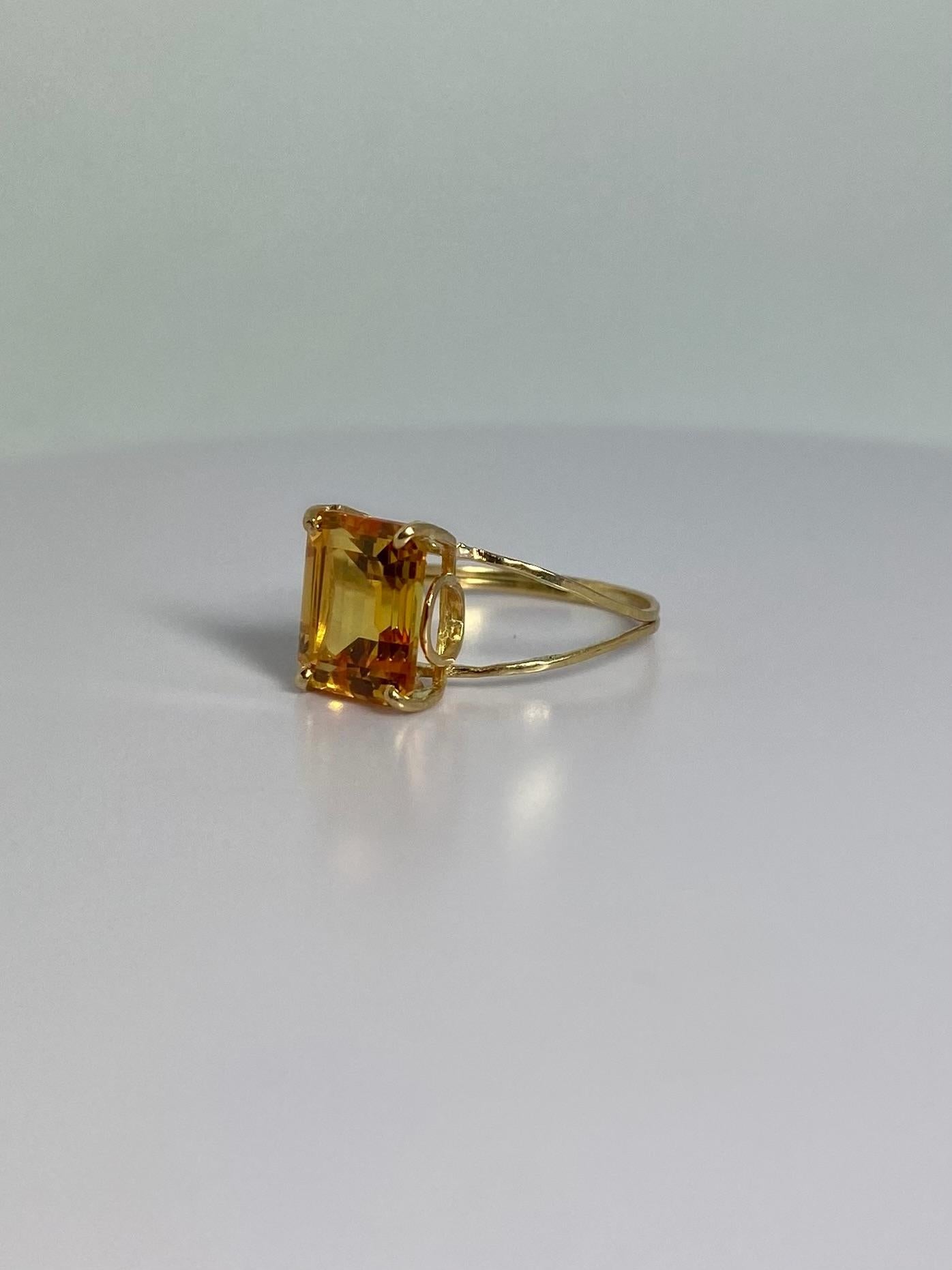 Emerald Cut Pre-loved ring made of 18 carat gold with beautiful emerald faceted citrine For Sale