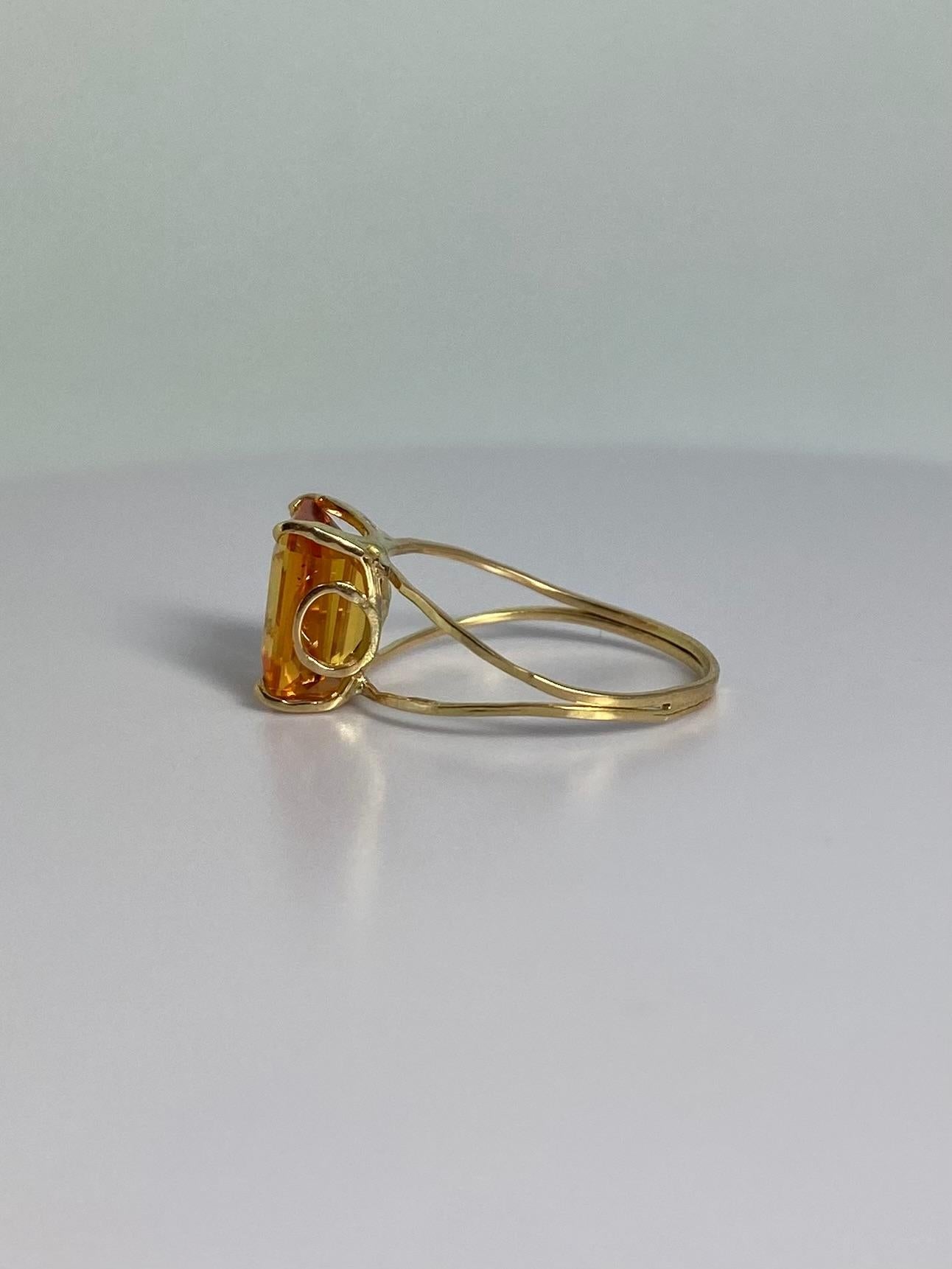 Pre-loved ring made of 18 carat gold with beautiful emerald faceted citrine For Sale 1