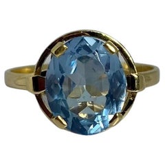 Retro Pre-loved ring made of 18 carat yellow gold with a round blue faceted spinel