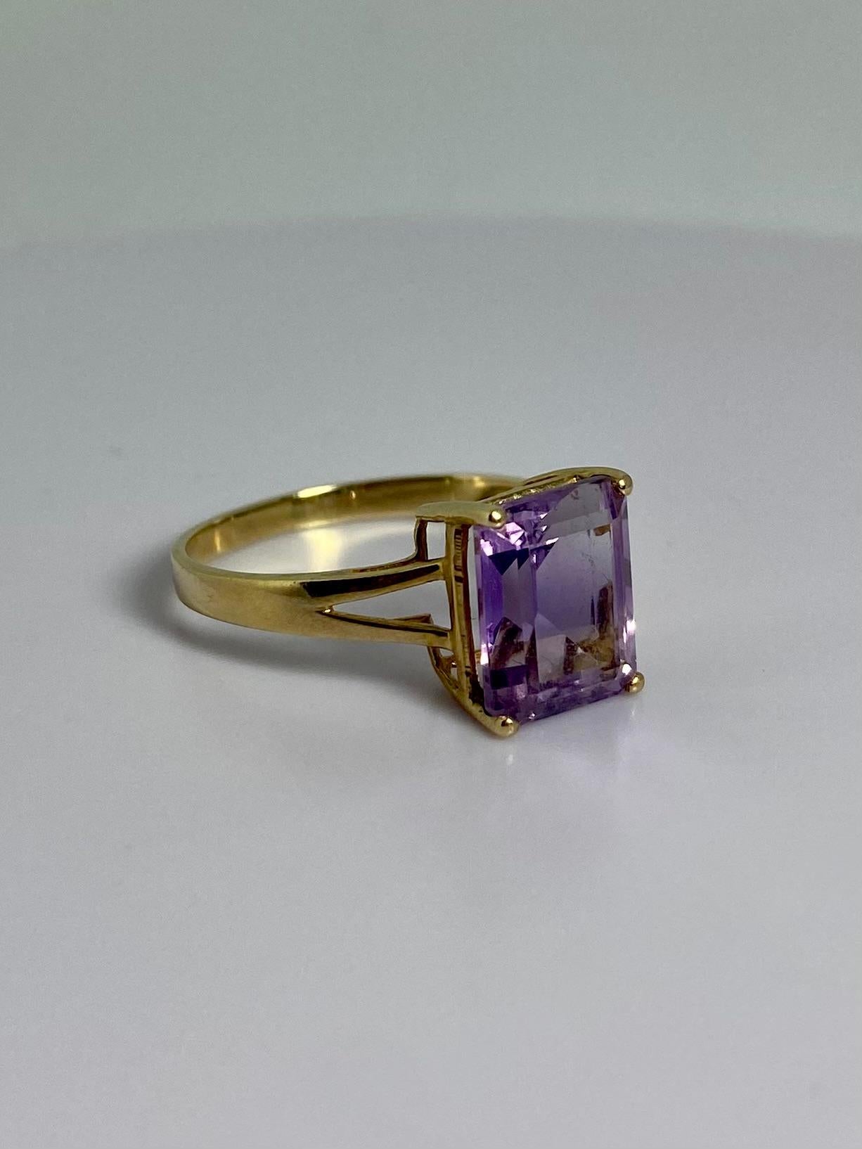 This pre-loved ring gives a chic look in an instant and is an absolute eye-catcher and the natural amethyst makes this ring extra special.  Not only does this ring exude class but is also ideally suited for anyone who likes a statement but still