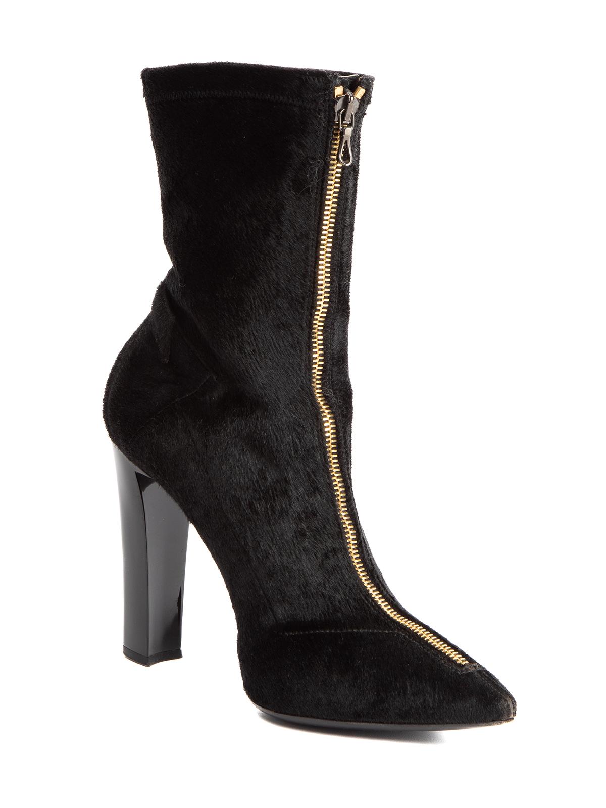 CONDITION is Very good. Minimal wear to boots is evident. Minimal wear to Toe point and outsole on this used Roland Mouret designer resale item. Details Black Pony-style calf skin Heeled ankle boots Pointed toe Zip at the front High heel Embossed