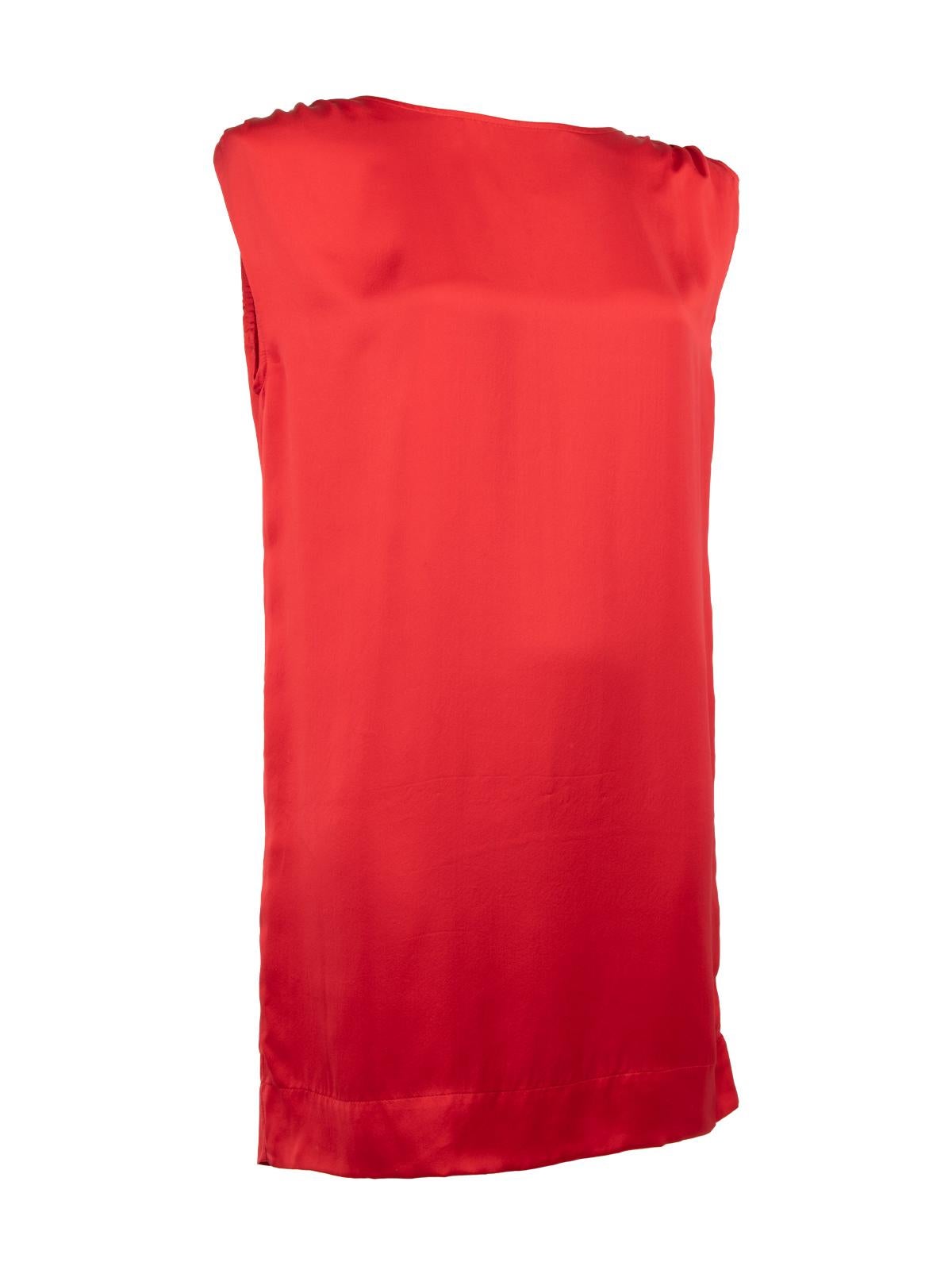 CONDITION is Very good. Hardly any visible wear to top is evident on this used Stella McCartney designer resale item. Details Red Silk Style Loose fit Sleeveless Crew neck Made in Hungary Composition 100% SILK Care instructions: Professional dry