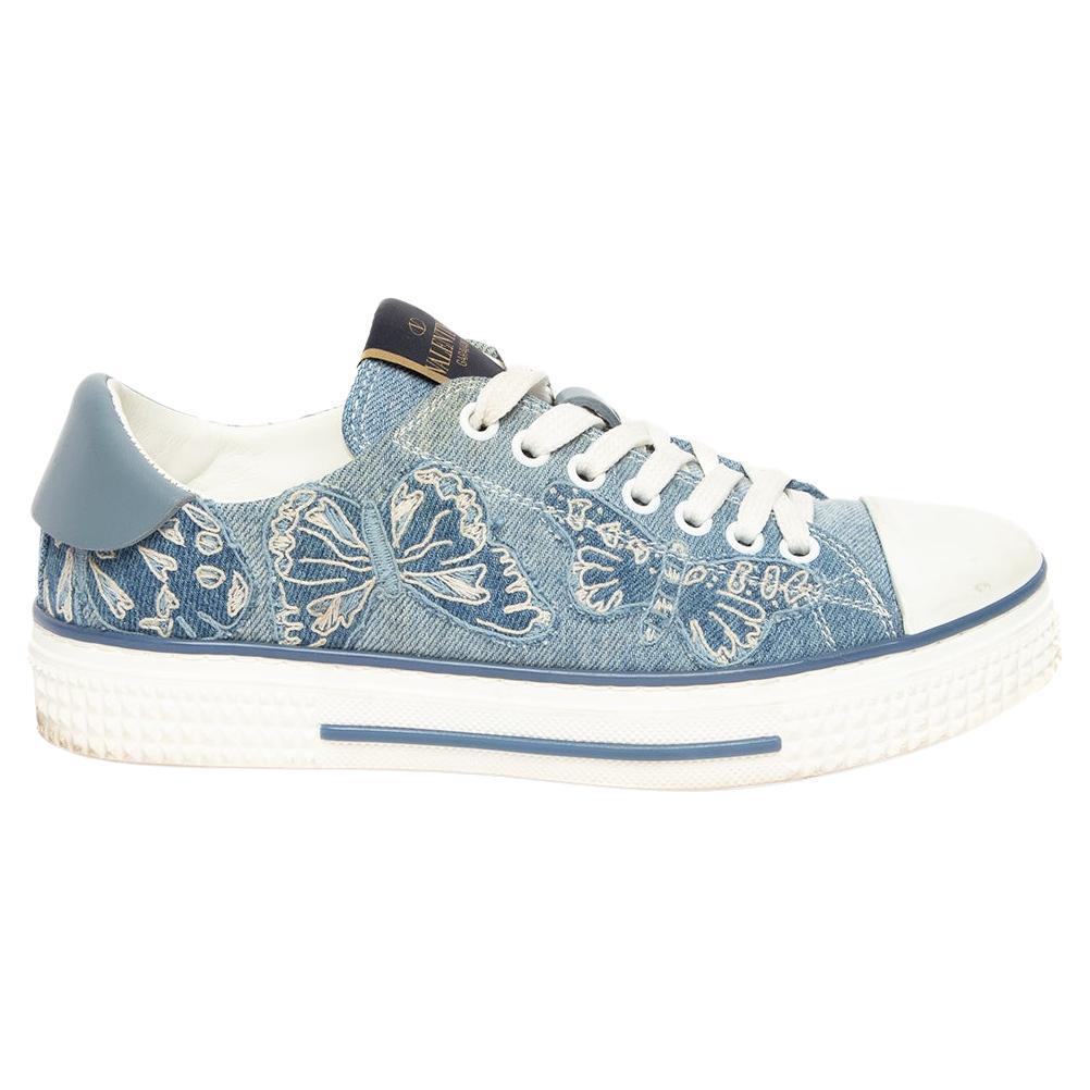 Pre-Loved Valentino Garavani Damen

s Schmetterlingsbestickte Schnür-Turnschuhe