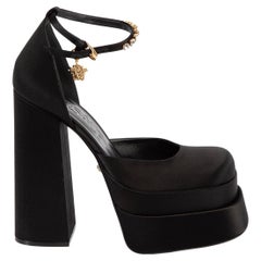 Pre-Loved Versace Damen-Pumps aus Satin mit Kristallverzierung D