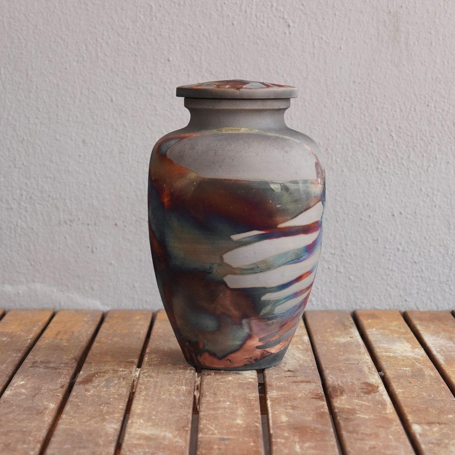 Omoide ~ (思い出) - memories.
 
The passing of a loved one will always be a defining moment in a person's life. The Omoide Urn is a one of a kind ceramic piece that offers a focal point to reminisce on the memories left behind by your loved one.

Each
