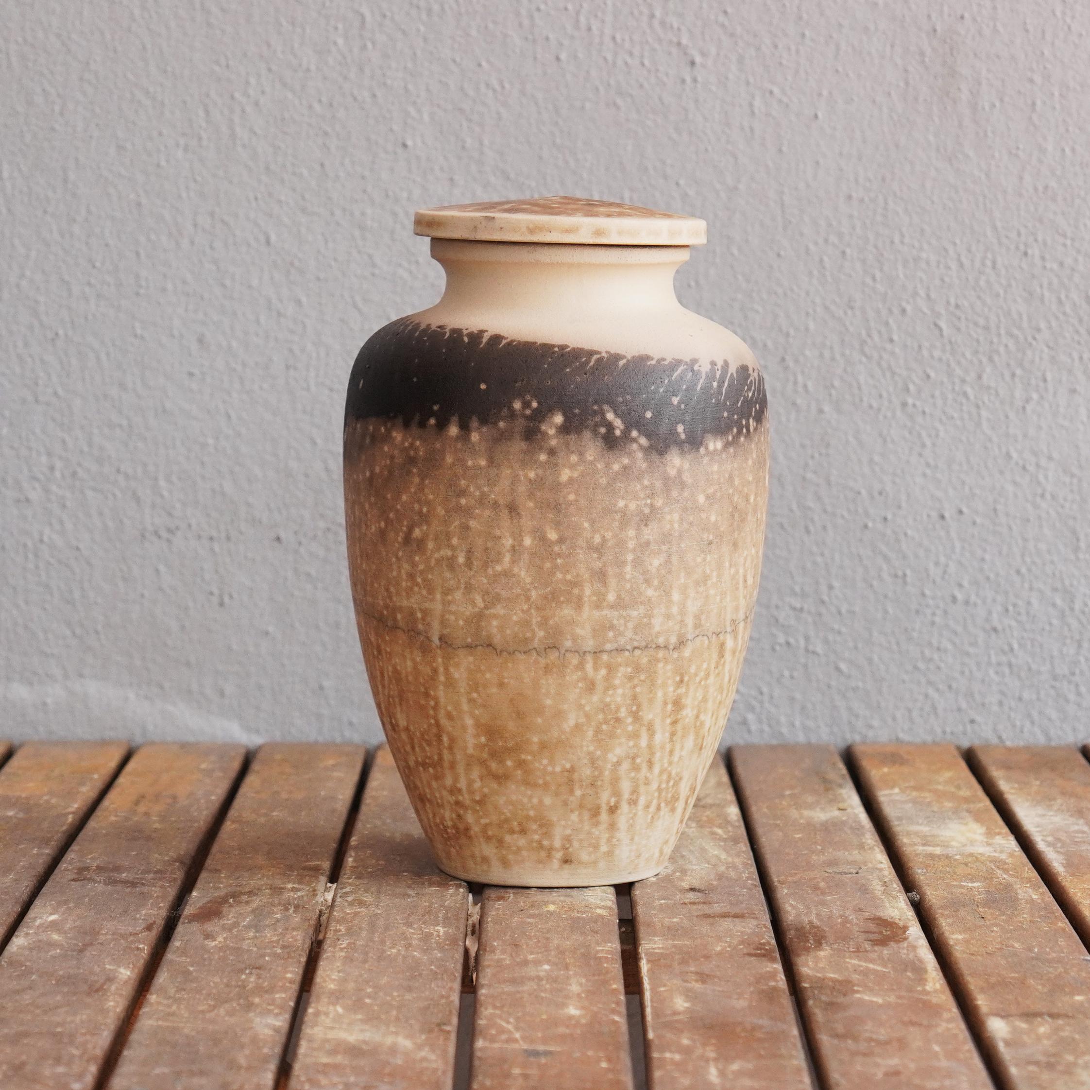 Malaysian Pre-Order Omoide Urn 170 Cubic Inches, Obvara, Ceramic Raku Pottery For Sale