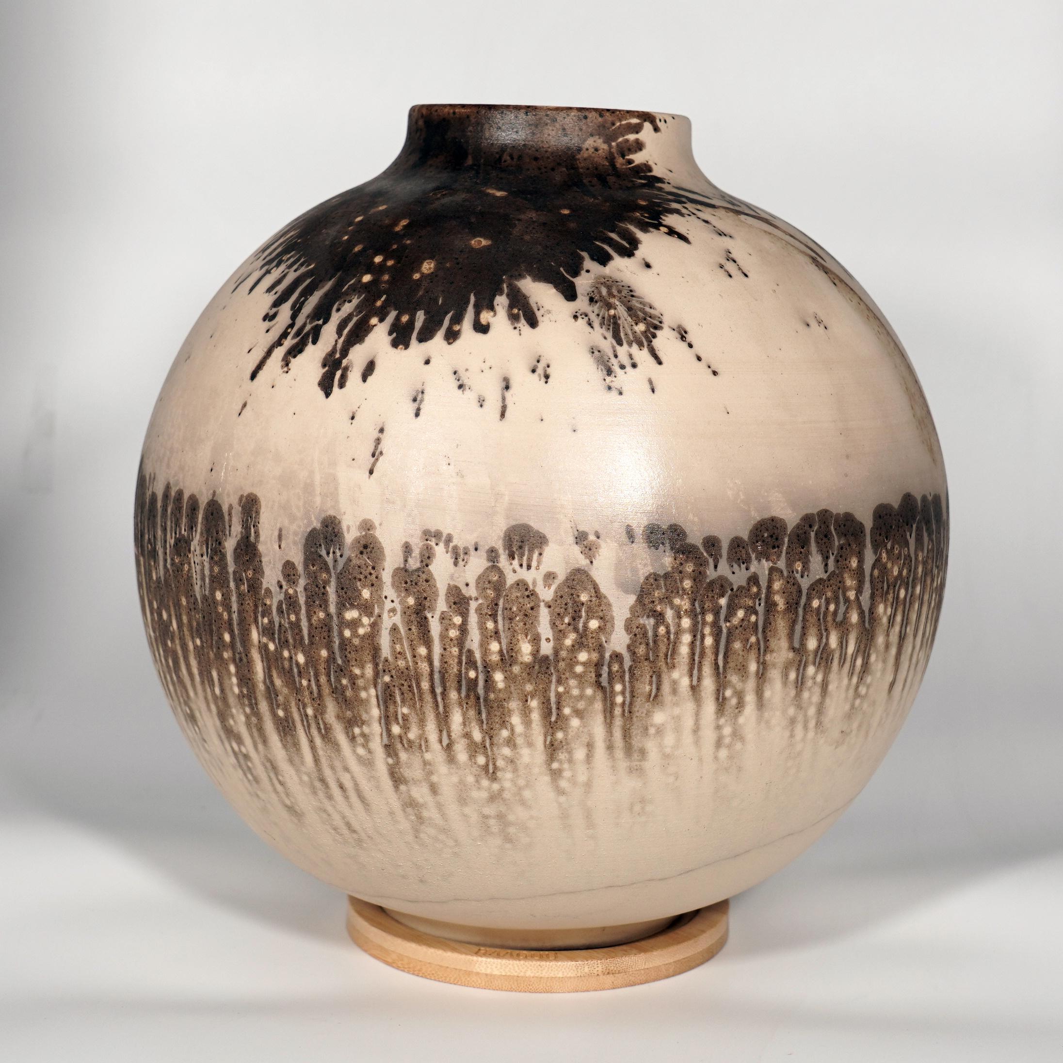 Pre-Order Raku 11 Zoll Große Kugelvase, Obvara, Keramik-Keramik-Dekor, Obvara (Moderne) im Angebot