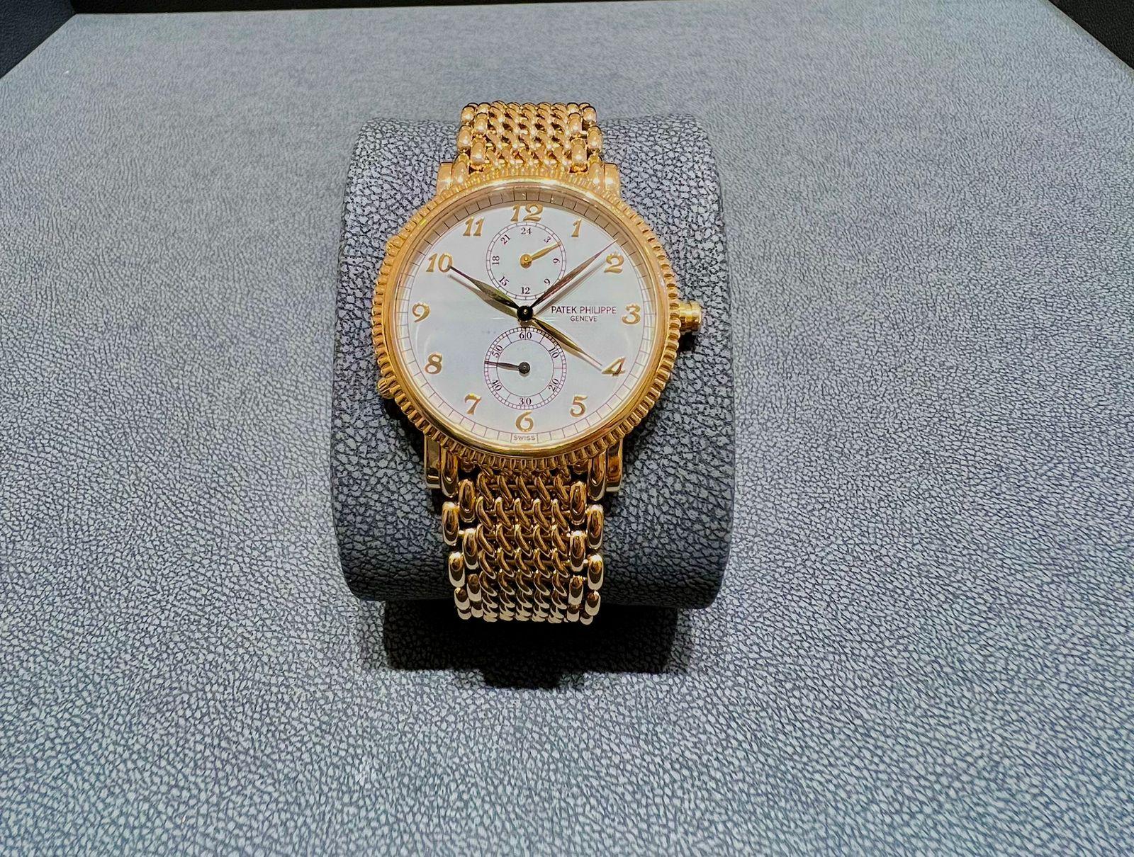 (Pre Owned) PATEK PHILIPPE, Calatrava 5034/1J - 
Travel Time with Bracelet Yellow Gold with very rare link bracelet - White Chrono Dial.
34mm 18K Yellow Gold with Hobnail Bezel Case
White Dial with Black Arabic Numerals
Manual Winding with Dual Time