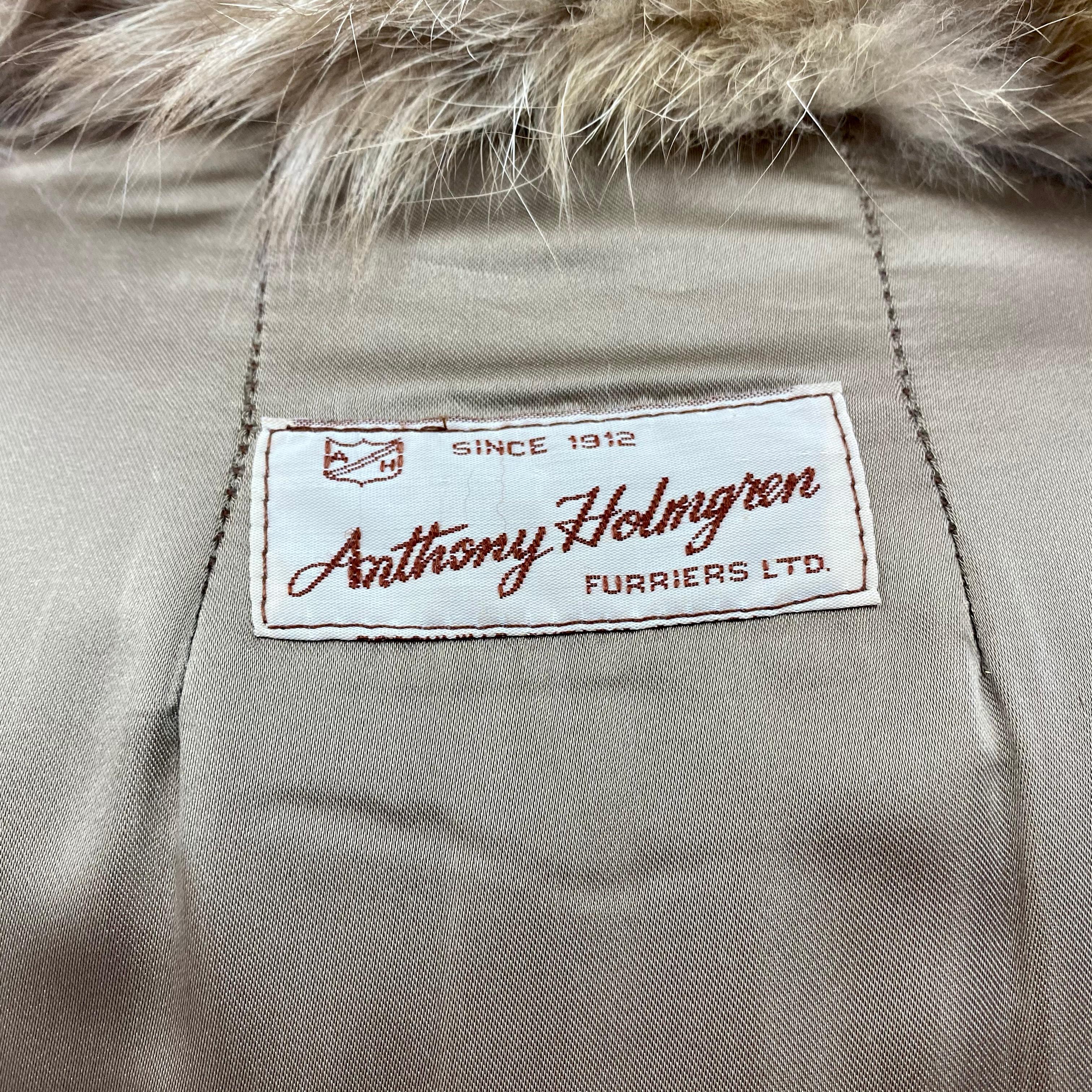 Anthony Holmgren Natural Silver Fox Fur Coat (Size 12-L) In Excellent Condition In Montreal, Quebec