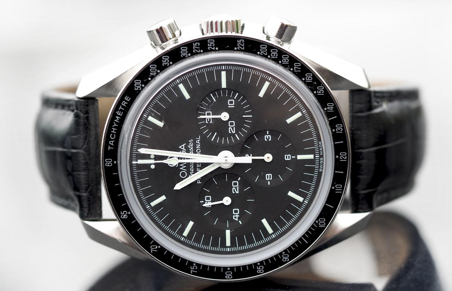 Pre-Owned Gents Omega Stainless Steel Speedmaster Moonwatch Ref 3873.50.31 with Box and Warranty Cards.

This manual winding chronograph has the following features:
Metal: Stainless Steel Case
Band: Black Leather Strap with Deployment Buckle
Dial