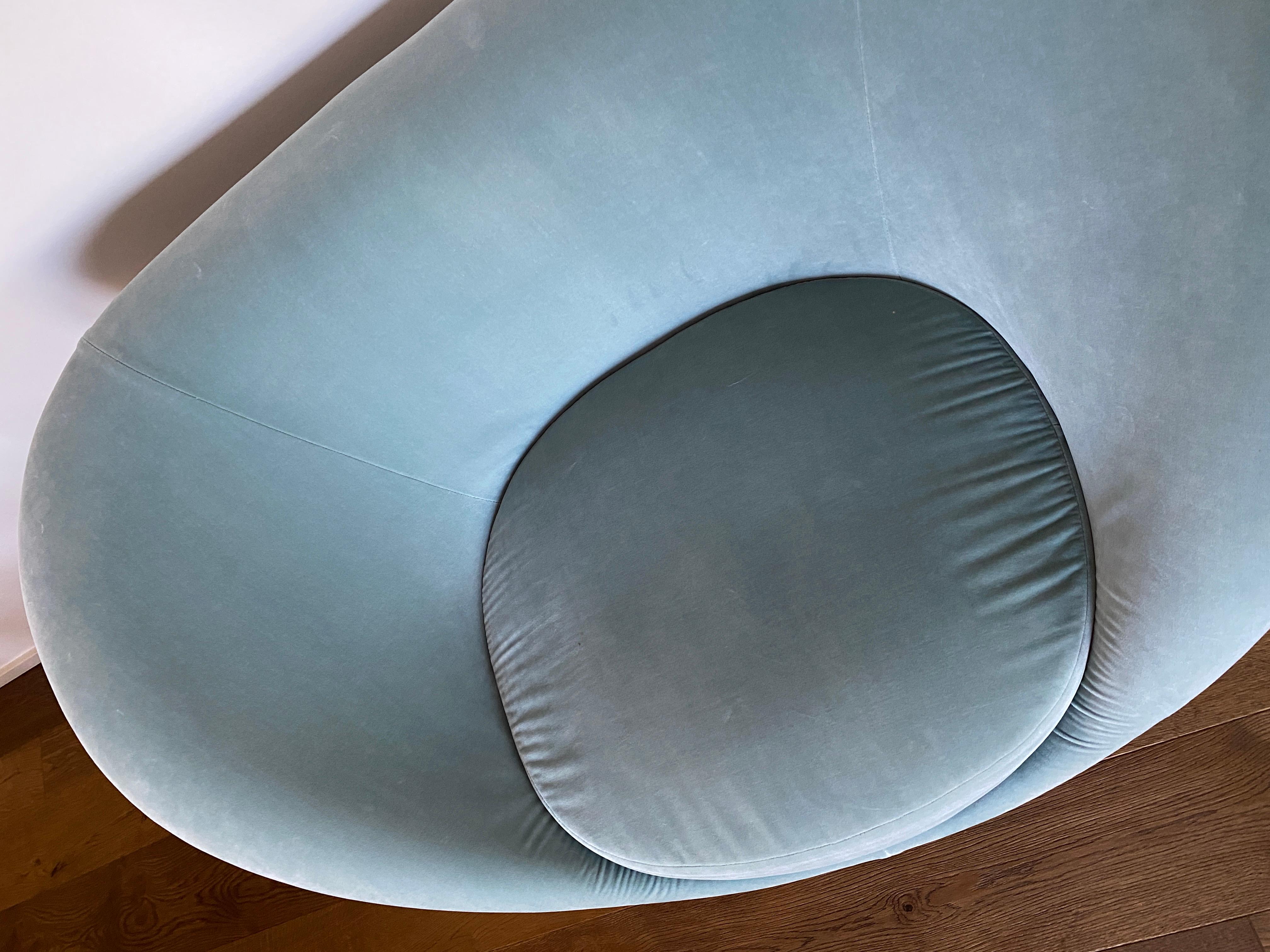 Fauteuil d'occasion Gio Ponti D.154.2 en tissu de daim bleu clair en vente 2