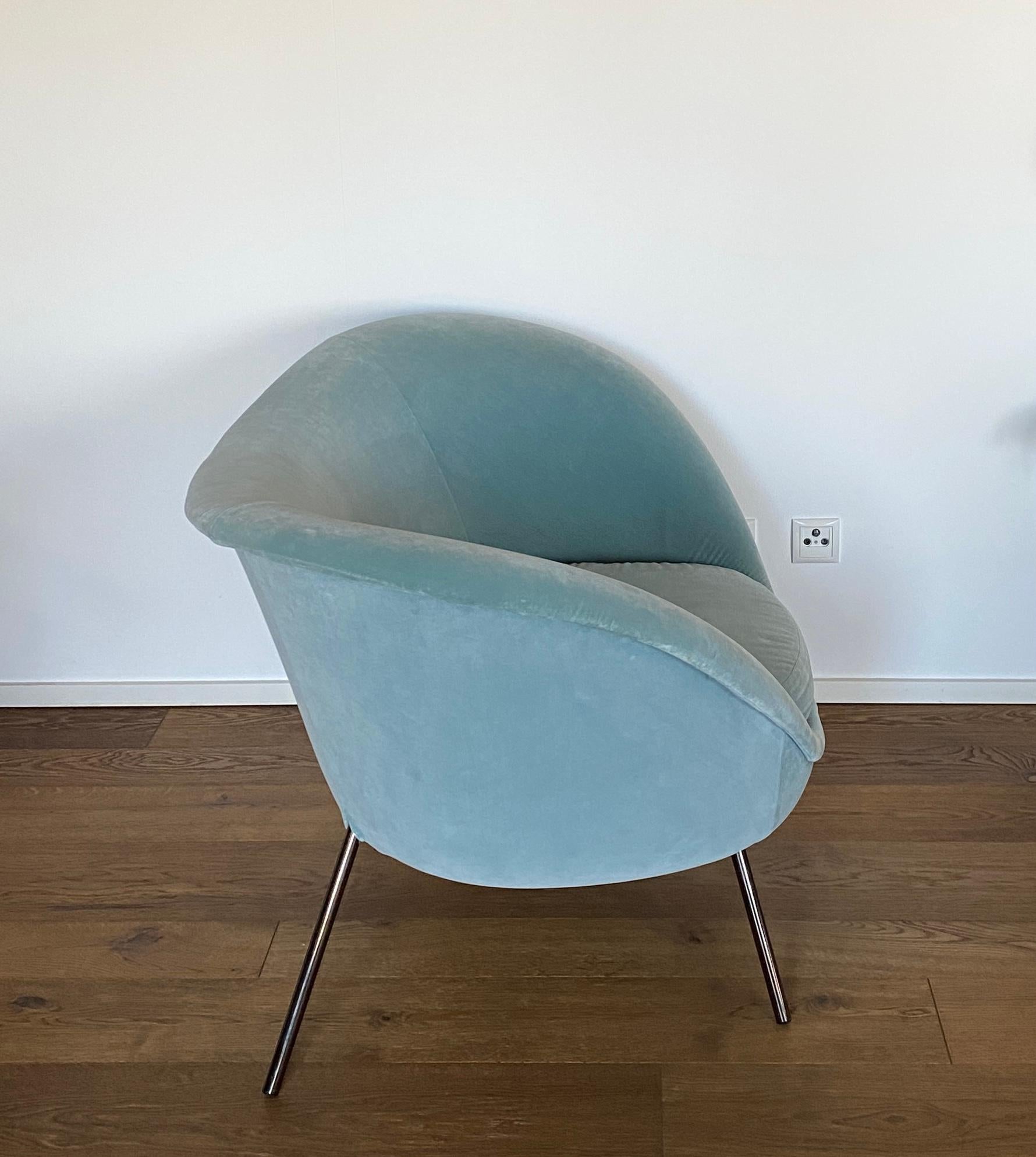Mid-Century Modern Fauteuil d'occasion Gio Ponti D.154.2 en tissu de daim bleu clair en vente