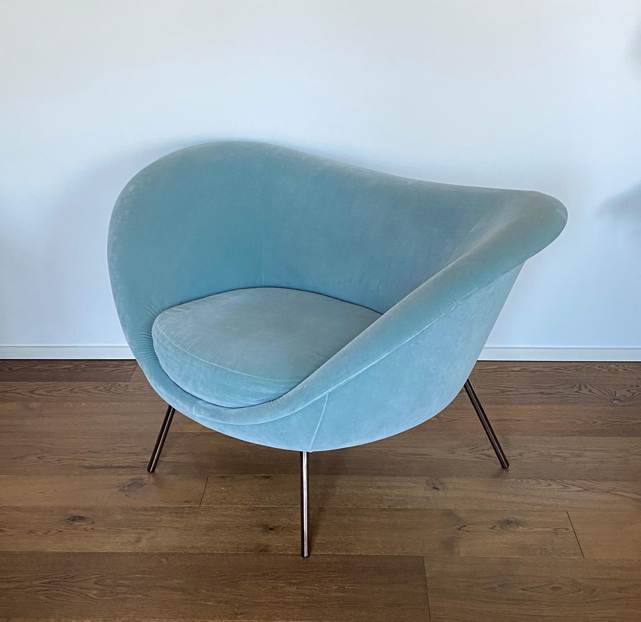 Acier Fauteuil d'occasion Gio Ponti D.154.2 en tissu de daim bleu clair en vente