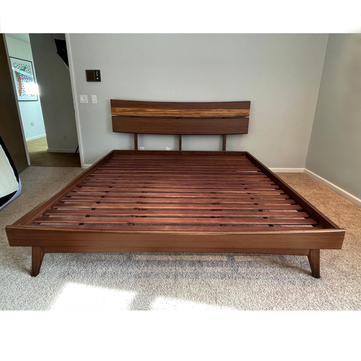 Pre-Owned Greenington Azara King Size Sustainable Eco-Friendly Platform Bed For Sale 4