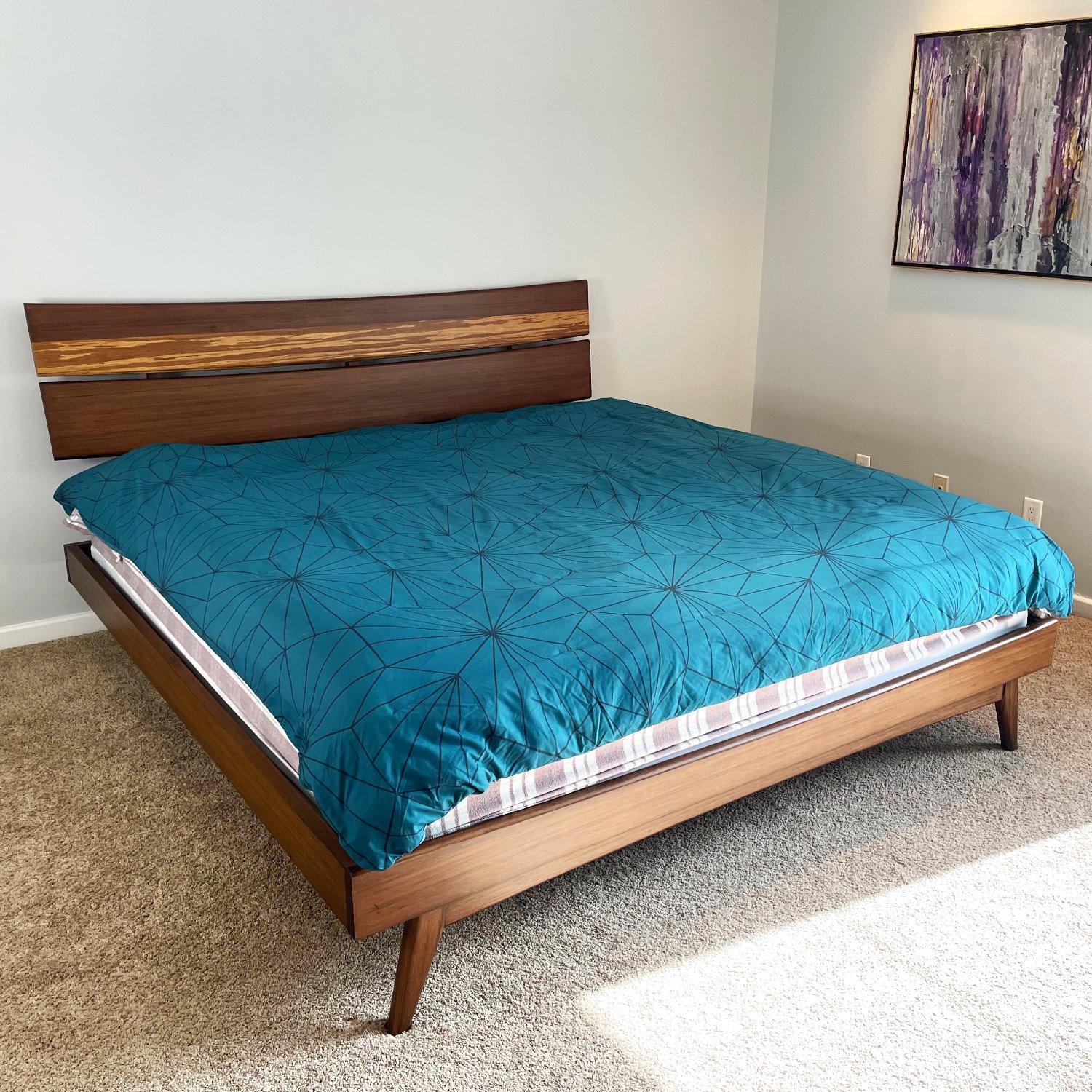 Pre-Owned Greenington Azara King Size Sustainable Eco-Friendly Platform Bed For Sale 6