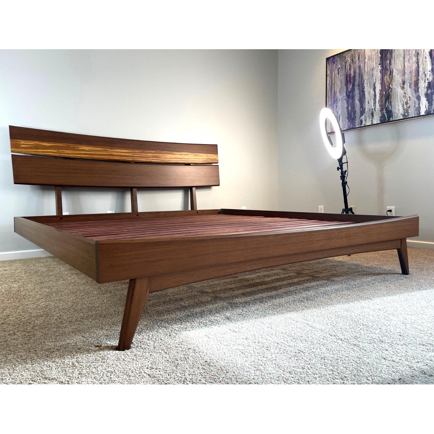 Chinese Pre-Owned Greenington Azara King Size Sustainable Eco-Friendly Platform Bed For Sale