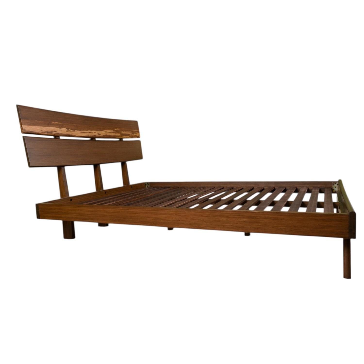 Pre-Owned Greenington Azara King Size Sustainable Eco-Friendly Platform Bed In Good Condition For Sale In Chattanooga, TN