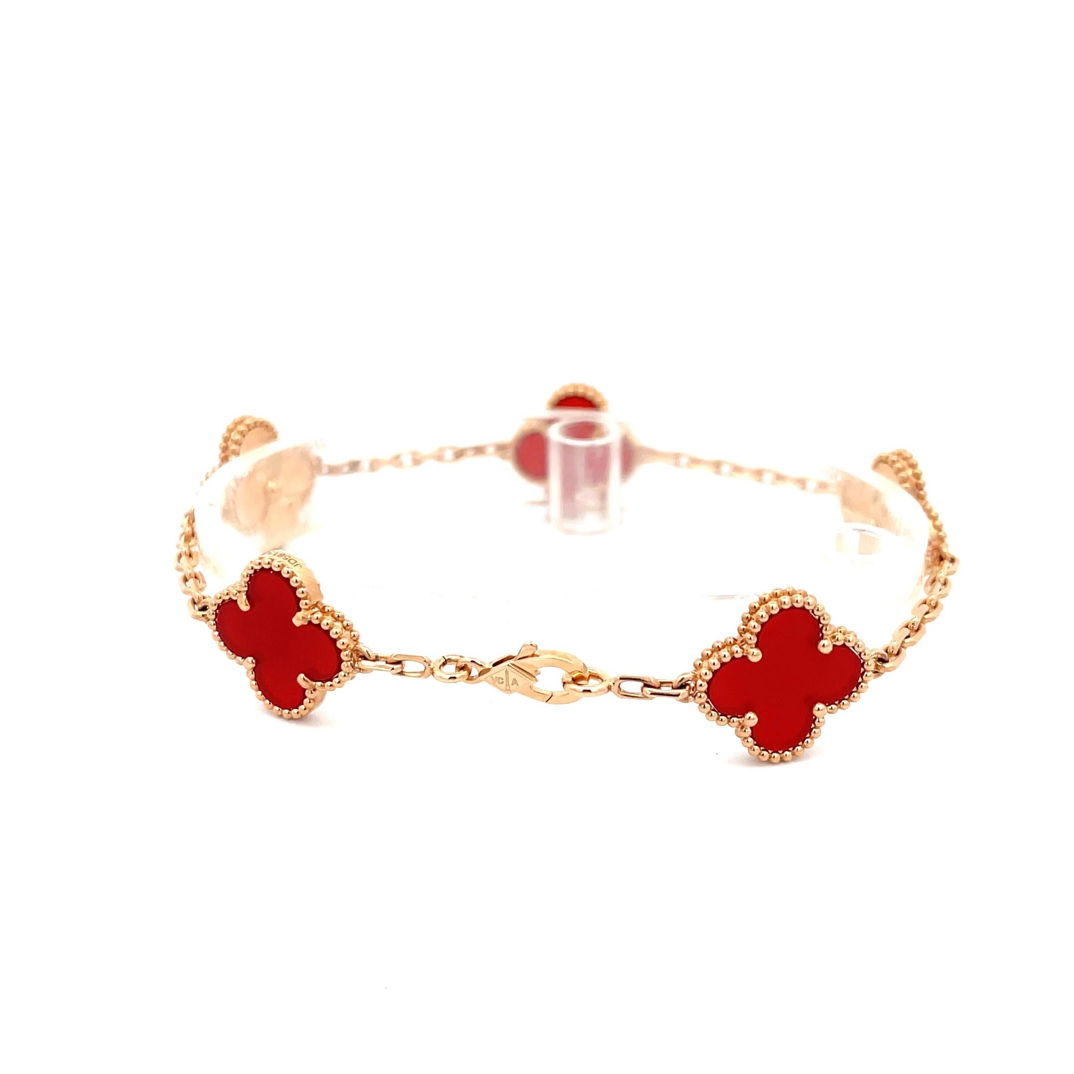 Taille mixte Van Cleef & Arpels Bracelet Alhambra d'occasion en or rose 18 carats et cornaline