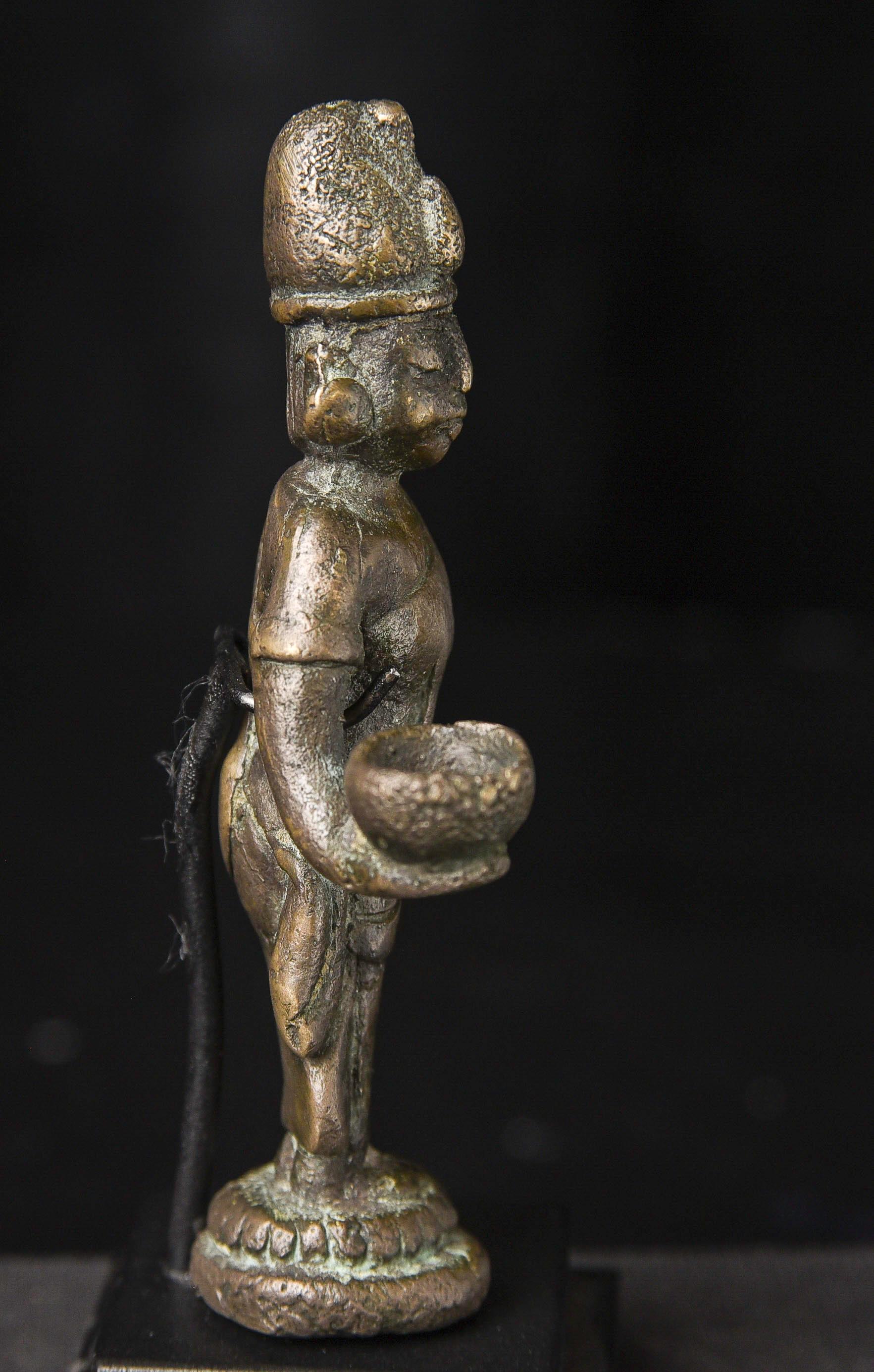 Figura budista prepagana de bronce macizo fundido de Birmania. Carisma, Finesse 9803 Vaciado en venta