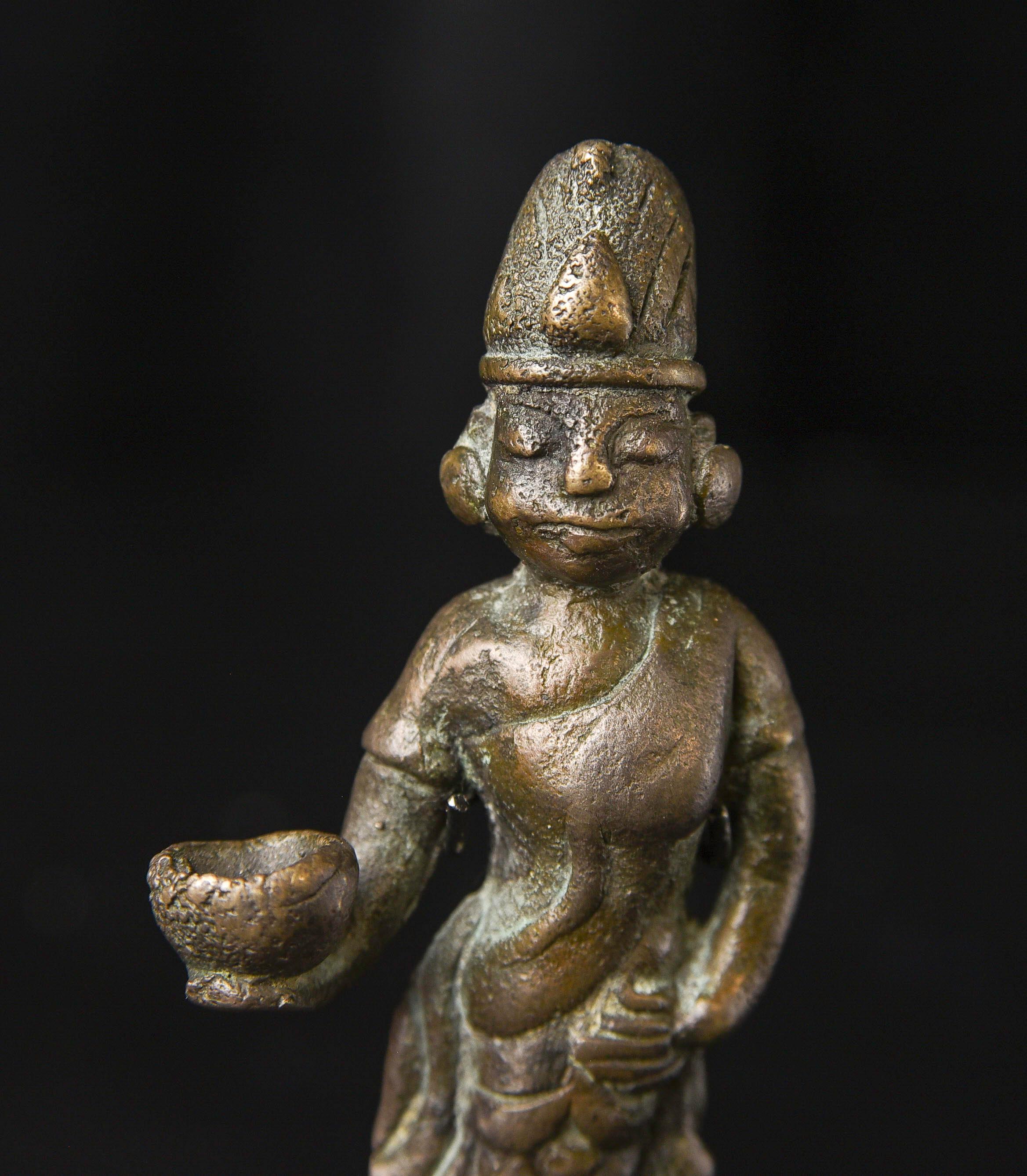 Figura budista prepagana de bronce macizo fundido de Birmania. Carisma, Finesse 9803 en Excelente estado para la venta en Ukiah, CA