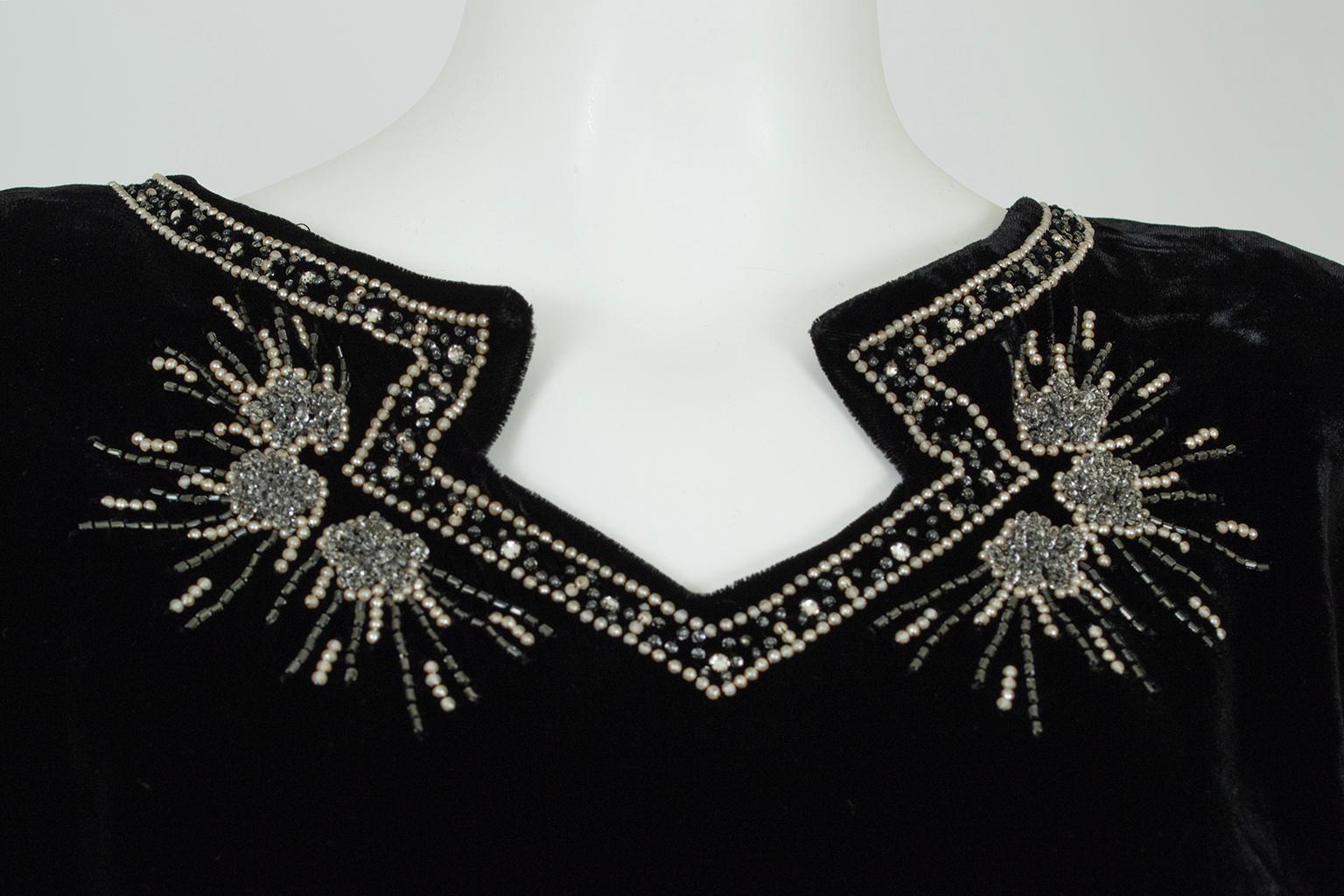 Women's Pre-War Black Velvet Art Deco Bead and Rhinestone Cocktail Dress – L, 1940s For Sale