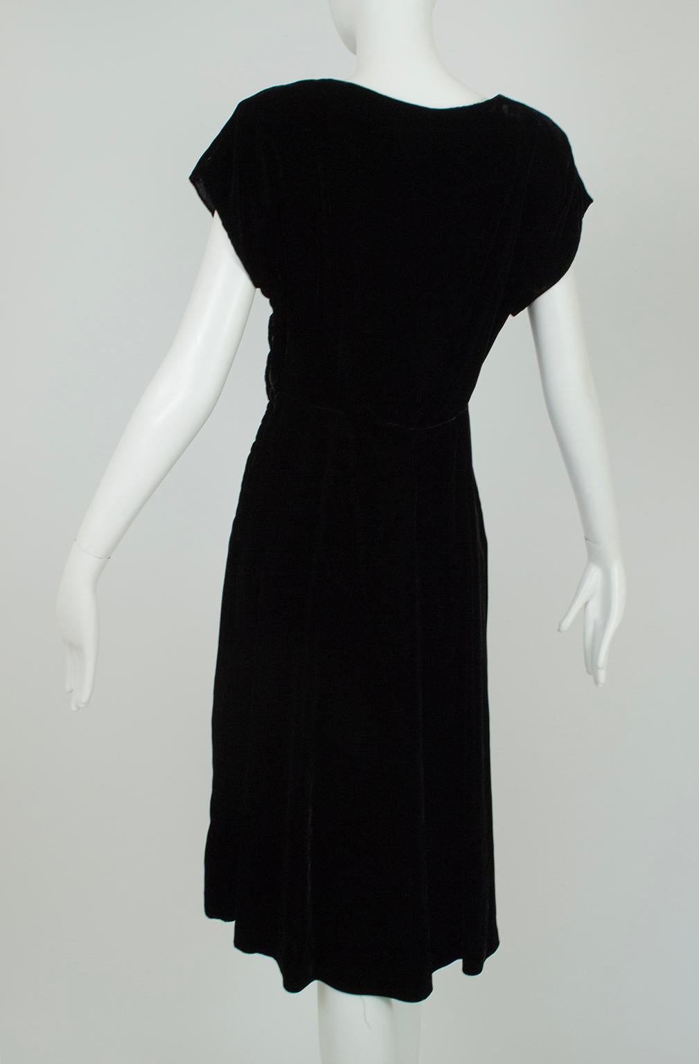 Vorkriegs-Cocktailkleid aus schwarzem Samt im Art-Déco-Stil mit Perlen und Strass - L, 1940er Jahre im Angebot 2