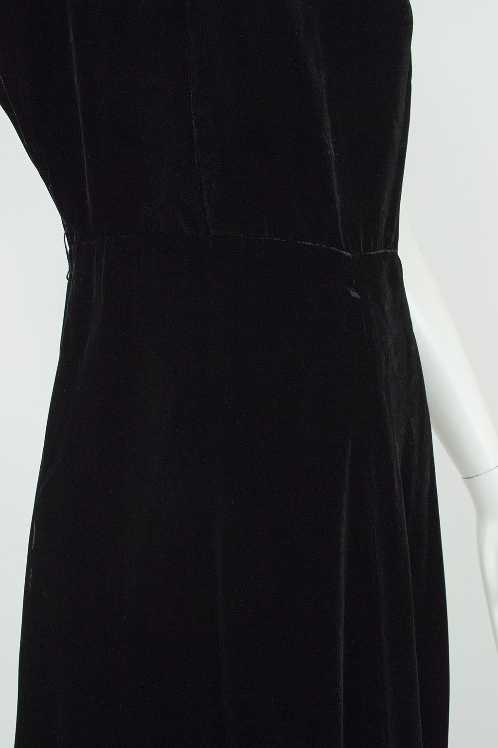 Pre-War Black Velvet Art Deco Bead and Rhinestone Cocktail Dress – L, 1940s For Sale 4