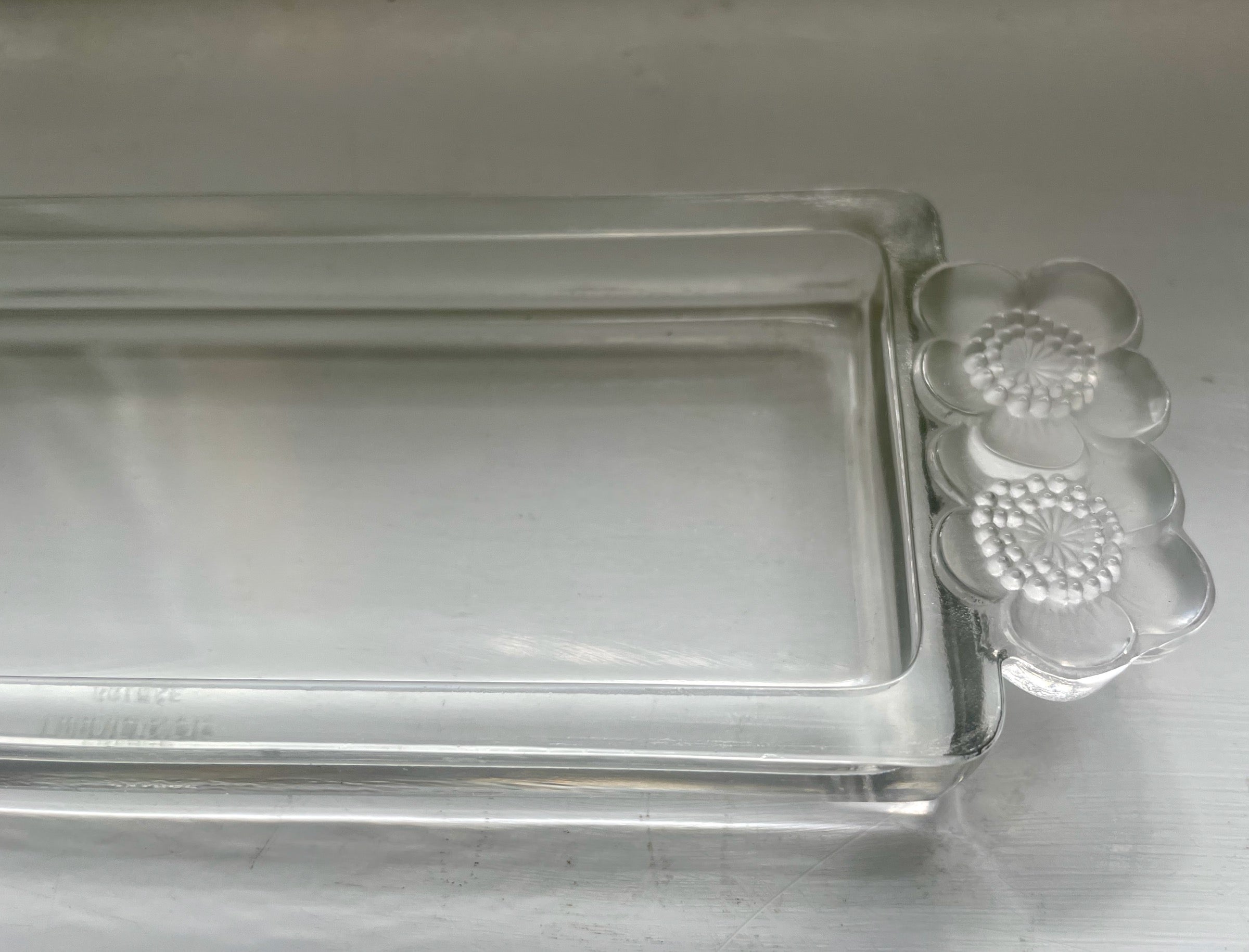 French Pre-war Rene Lalique Dish or vide poche, Eglantines, model 331, circa 1936, rare For Sale