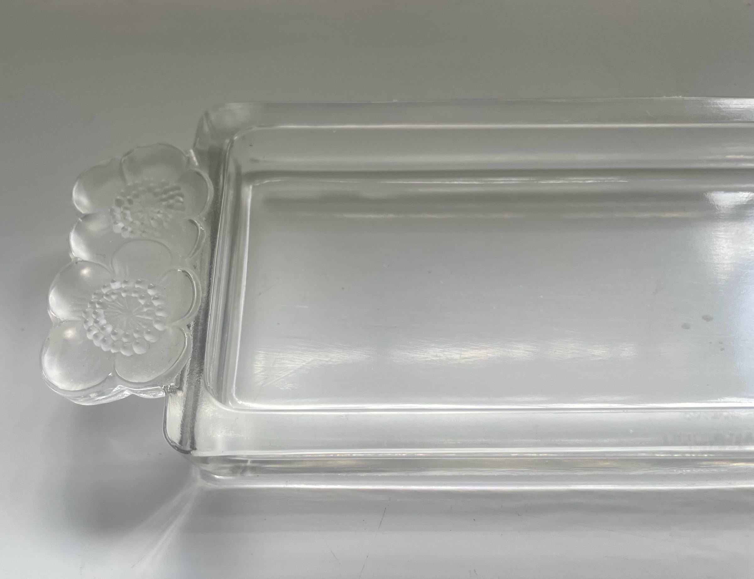 Pre-war Rene Lalique Dish or vide poche, Eglantines, model 331, circa 1936, rare In Good Condition For Sale In London, Fitzrovia