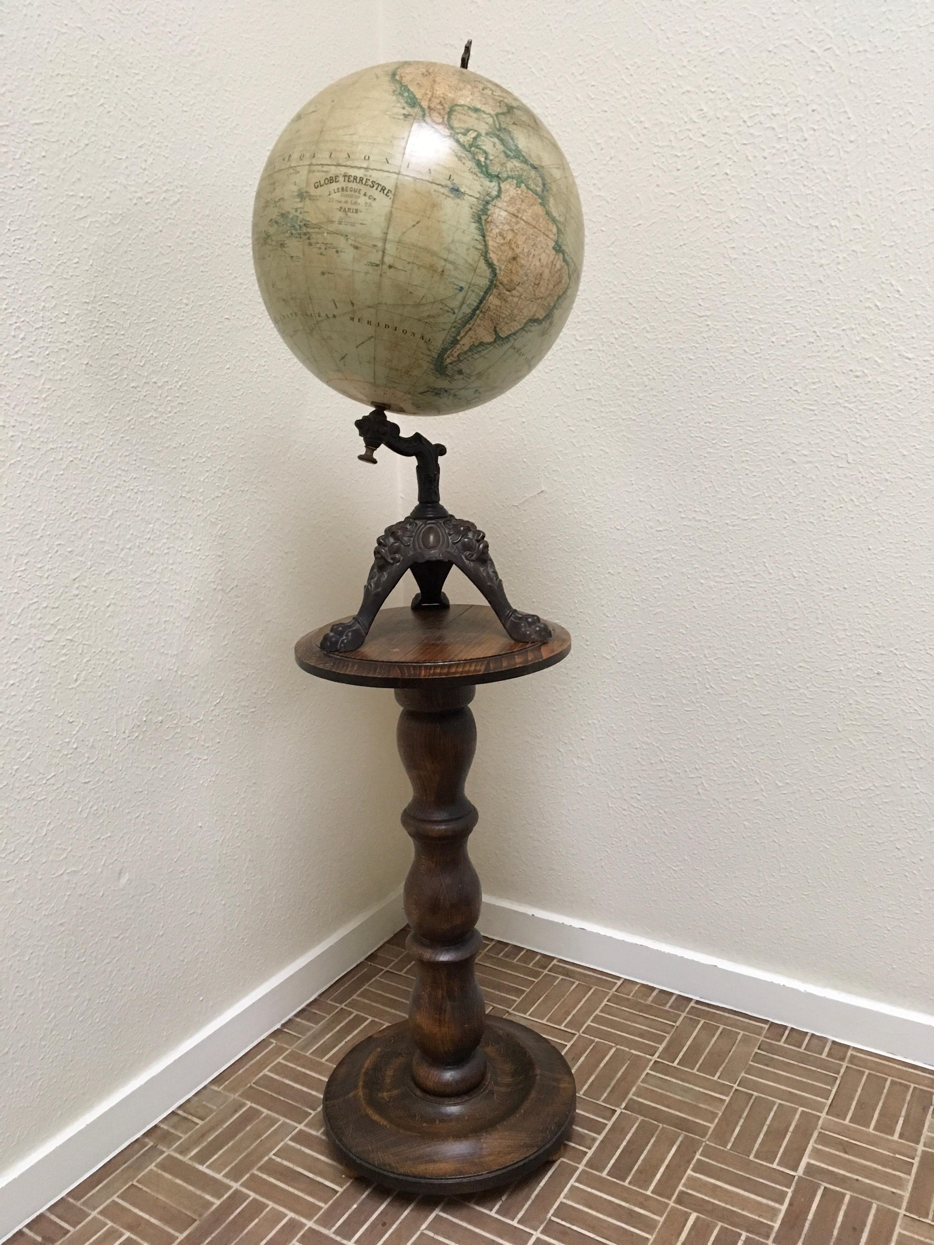 Globe terrestre d'avant la première guerre mondiale par J. Lebegue & Cie, Paris, France Bon état à Retie, BE