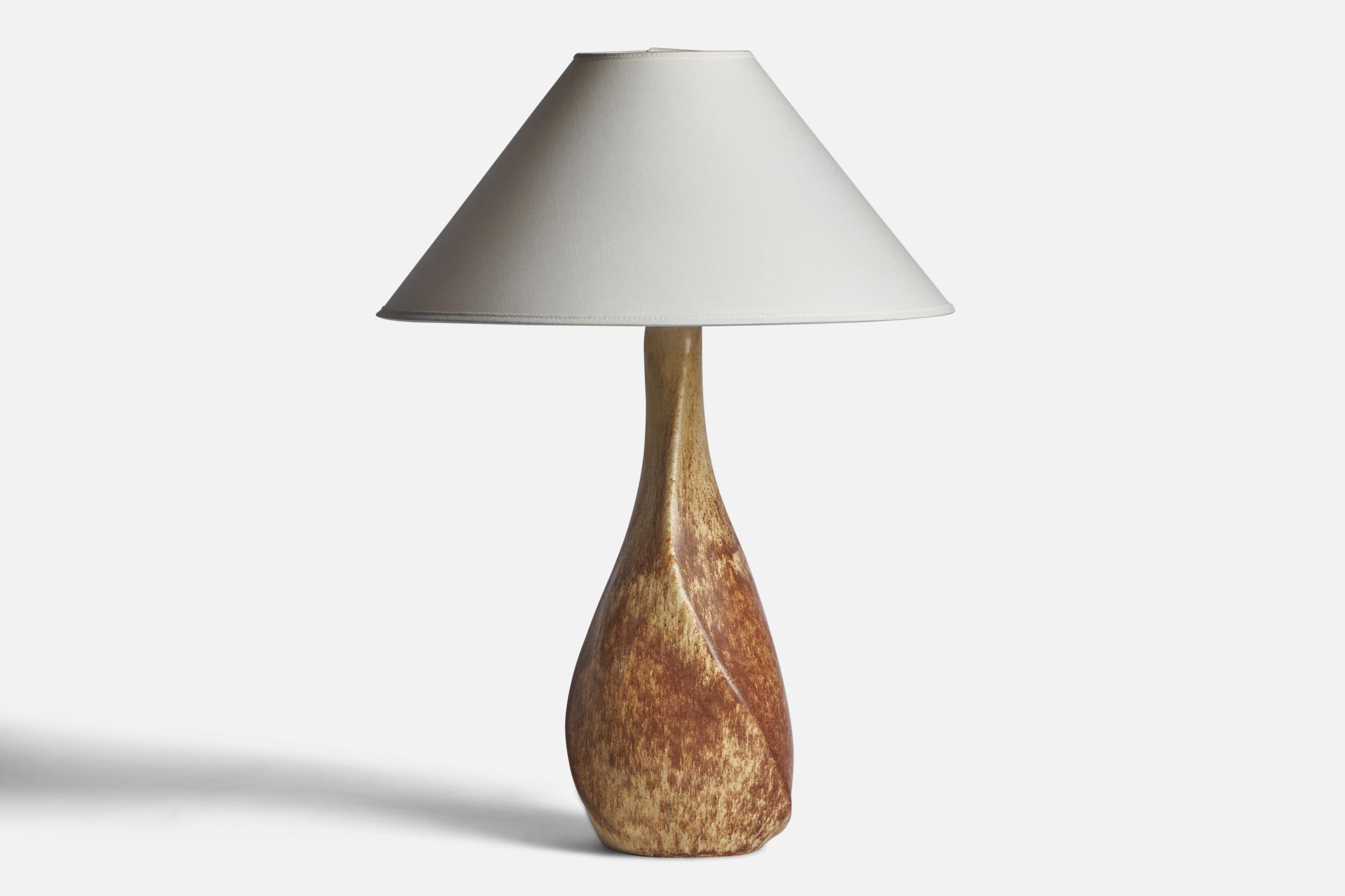 A brown-glazed stoneware table lamp designed and produced by Preben Brandt Larsen, Denmark, 1960s. 

Dimensions of Lamp (inches): 17.85” H x 6.3” Diameter
Dimensions of Shade (inches): 4.5” Top Diameter x 16” Bottom Diameter x 7.25” H
Dimensions of