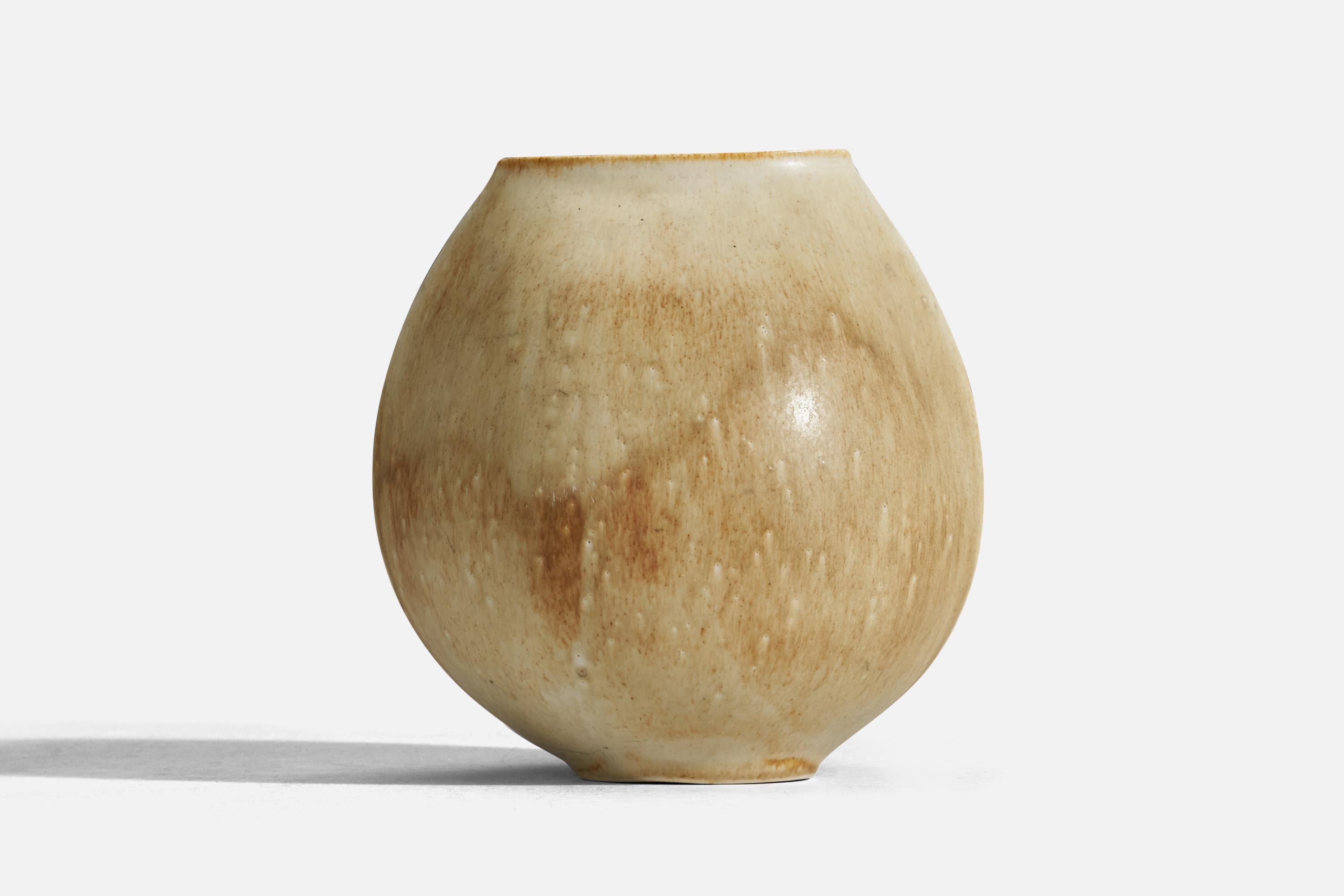 A cream glazed stoneware designed and produced by Preben Brandt Larsen, Fejø, Denmark, 1960s.