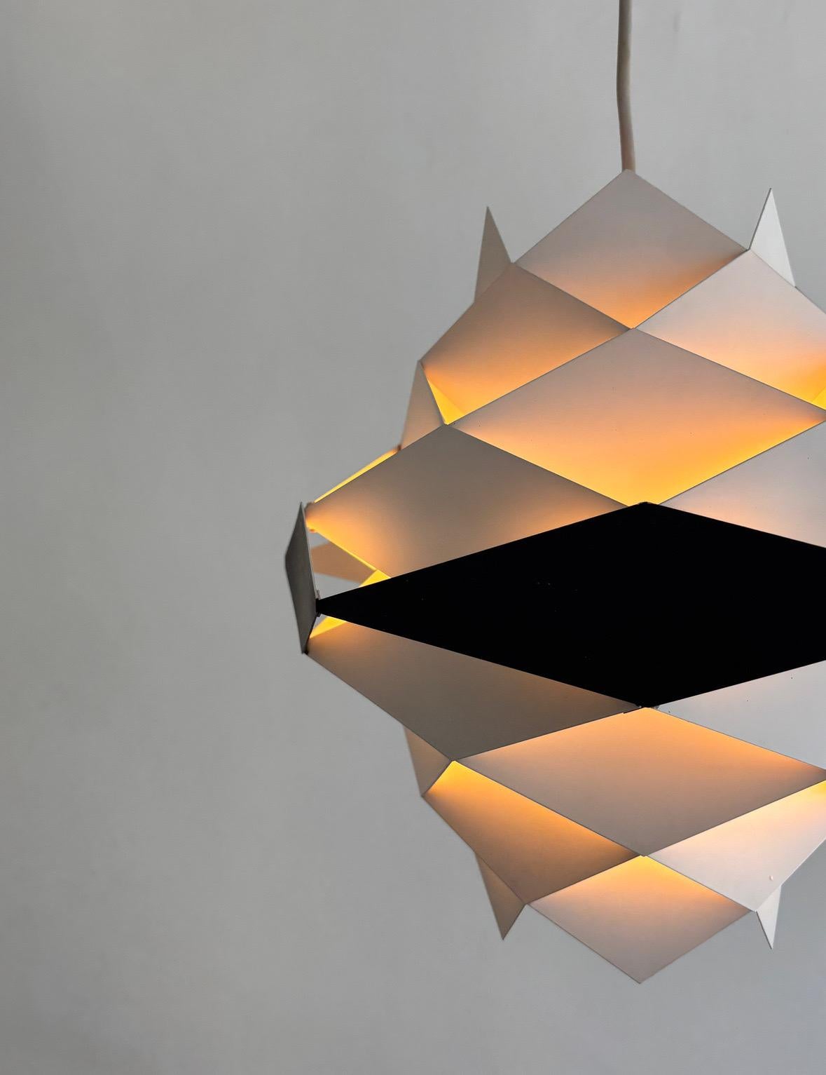 Lampe suspendue rhomboïdale 
