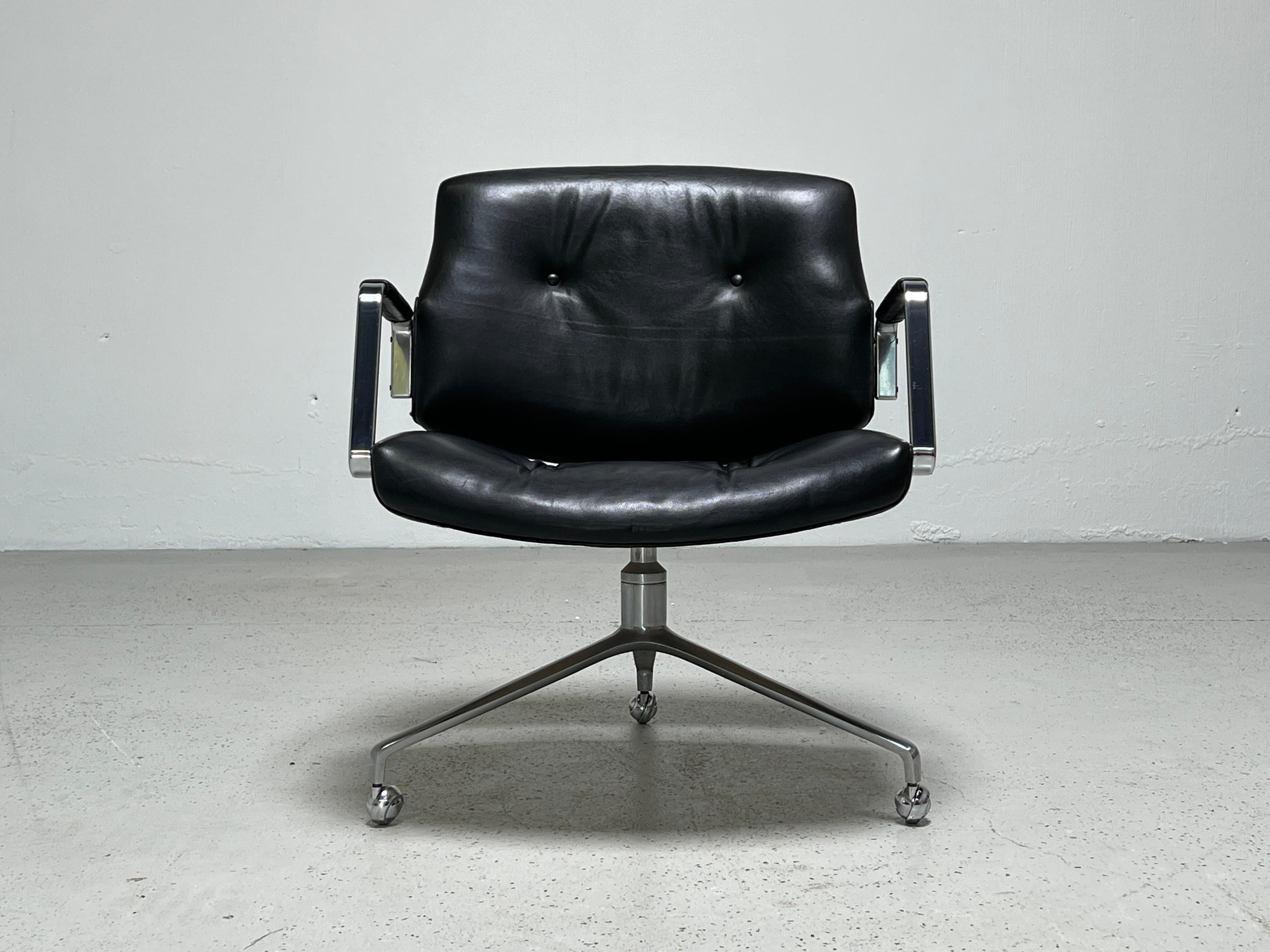 Desk chair Model FK84 by Preben Fabricius & Jørgen Kastholm for Kill International, 1962. Early production with cantilevering back rest in black leather on a three star chrome-plated base. Pair of matching swivel chairs also available.