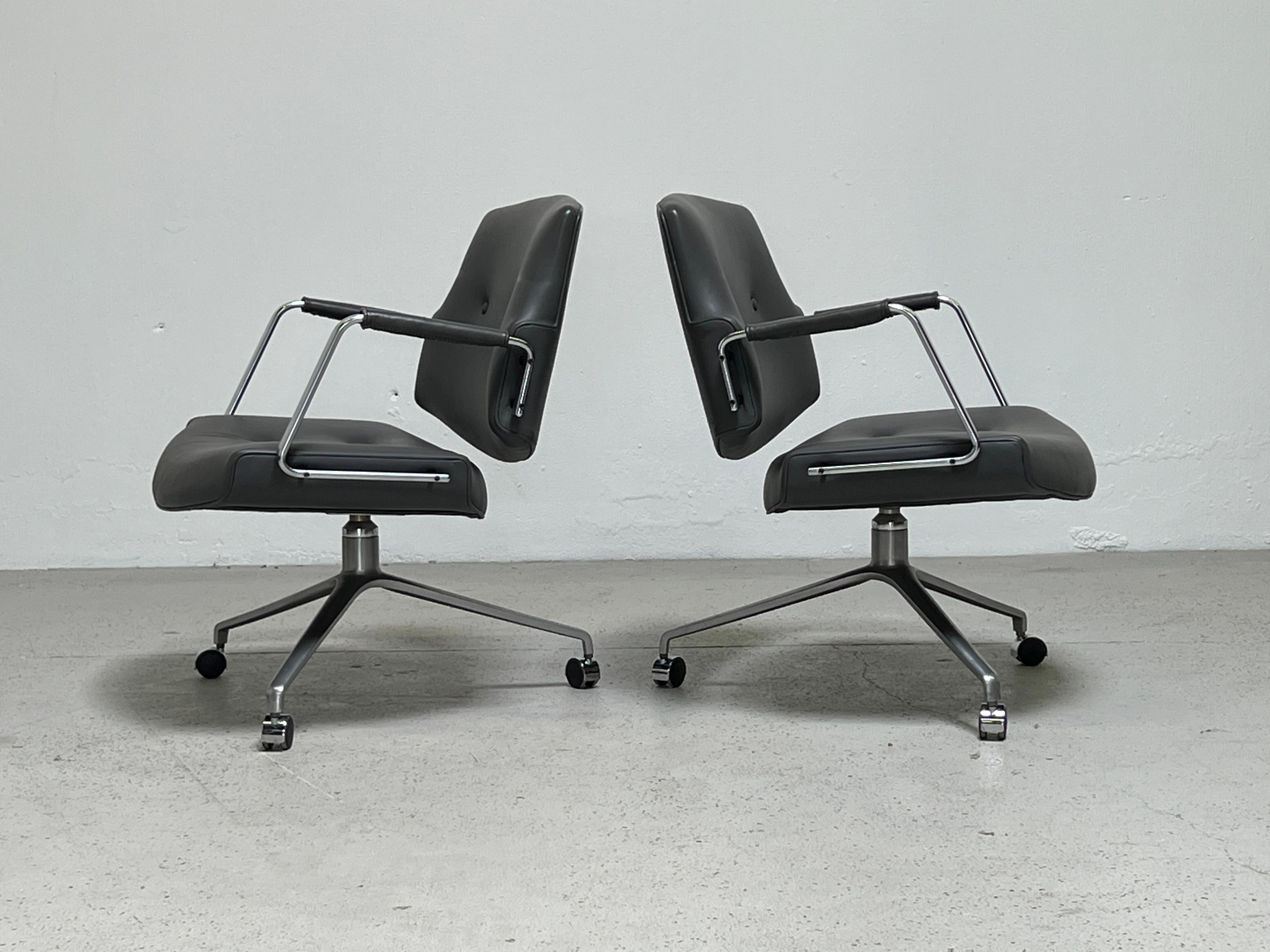 Preben Fabricius and Jørgen Kastholm Desk Chair Model FK84 In Good Condition In Dallas, TX