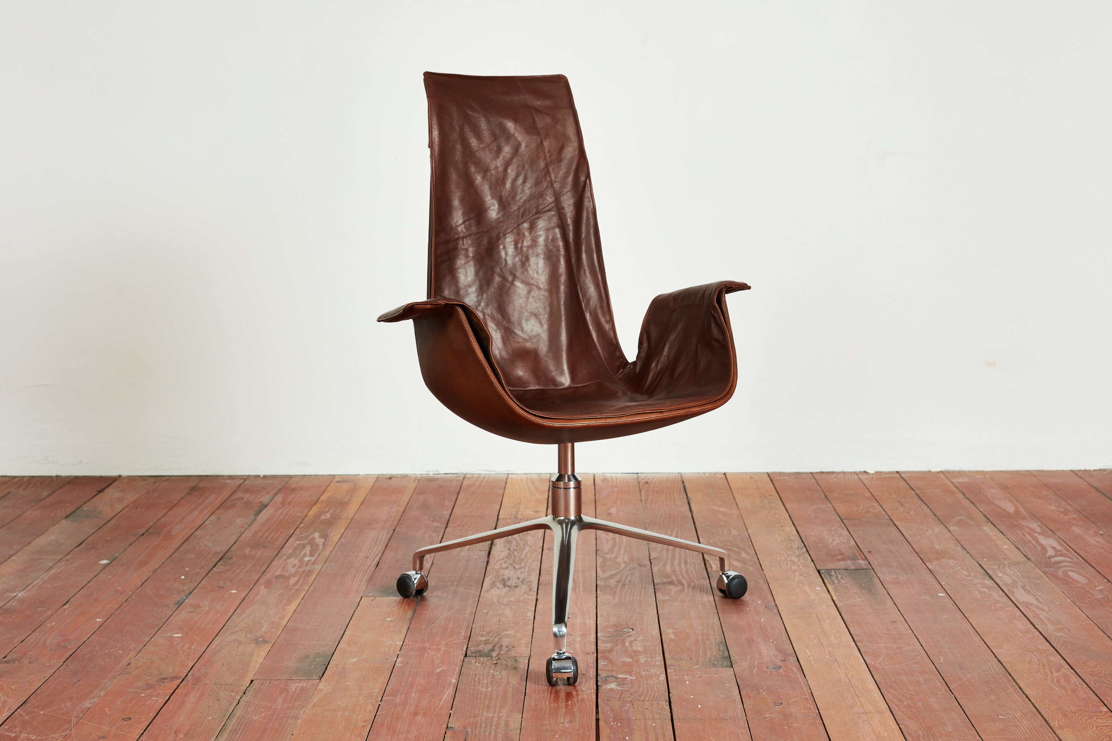 Classic Bird Chair by Jorgen Kastholm and Preben Fabricius with 3 leg rolling base and casters.
Carmel brown leather maintains wonderful patina. 
Swivels and rolls well on original casters.
