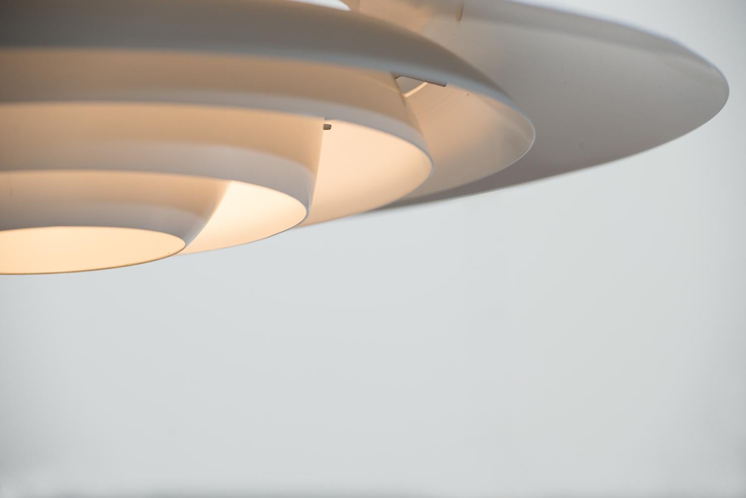 White lacquered aluminium ceiling lamp, large model.