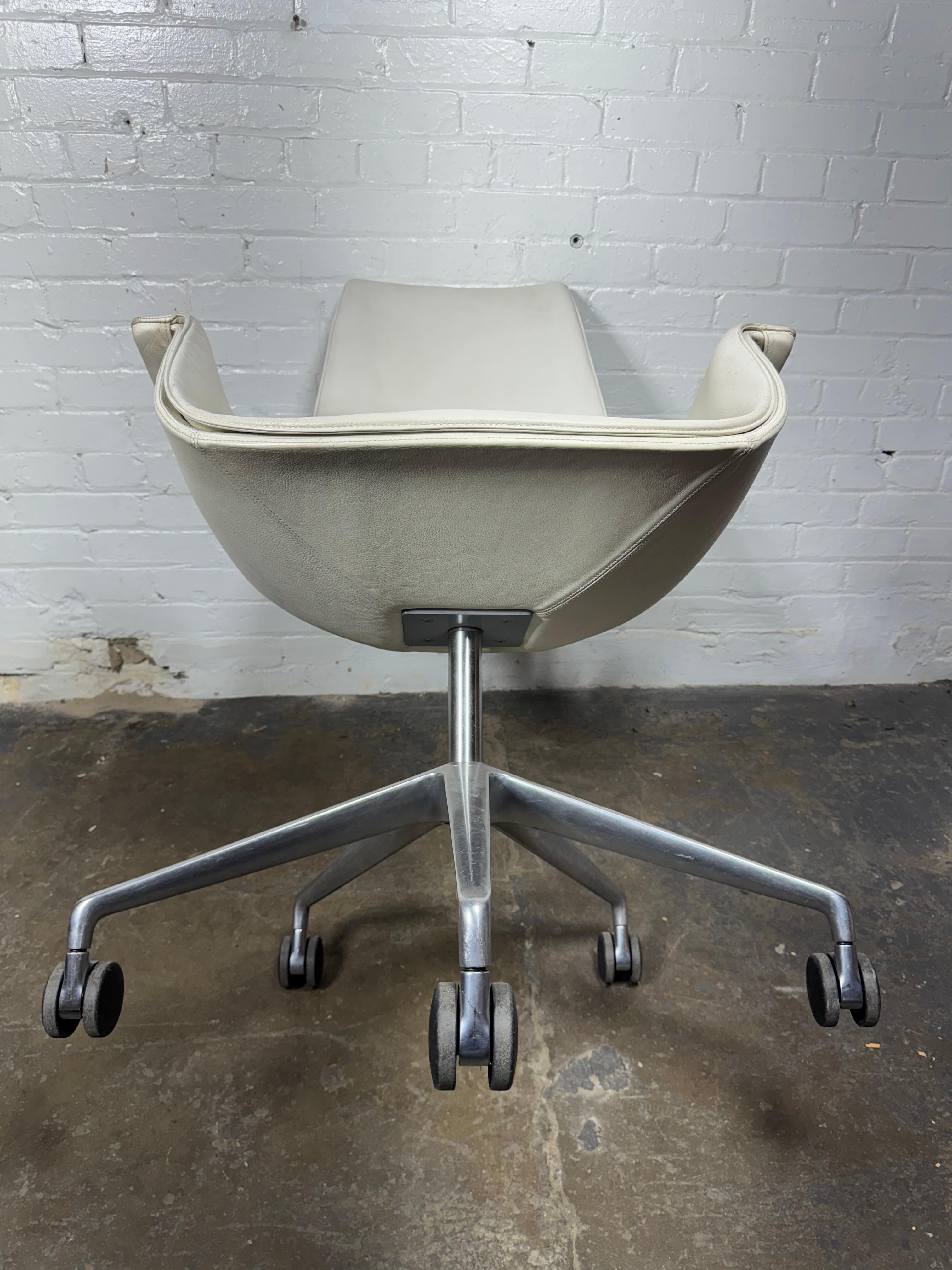 Classic Bird Chair by Jorgen Kastholm and Preben Fabricius, Germany 1960's

Beautiful White leather .. Nice original condition,, Wonderful patina.Perfect wear to the leather.  Extremely comfortable. Swivels and rolls with ease. Hand delivery avail