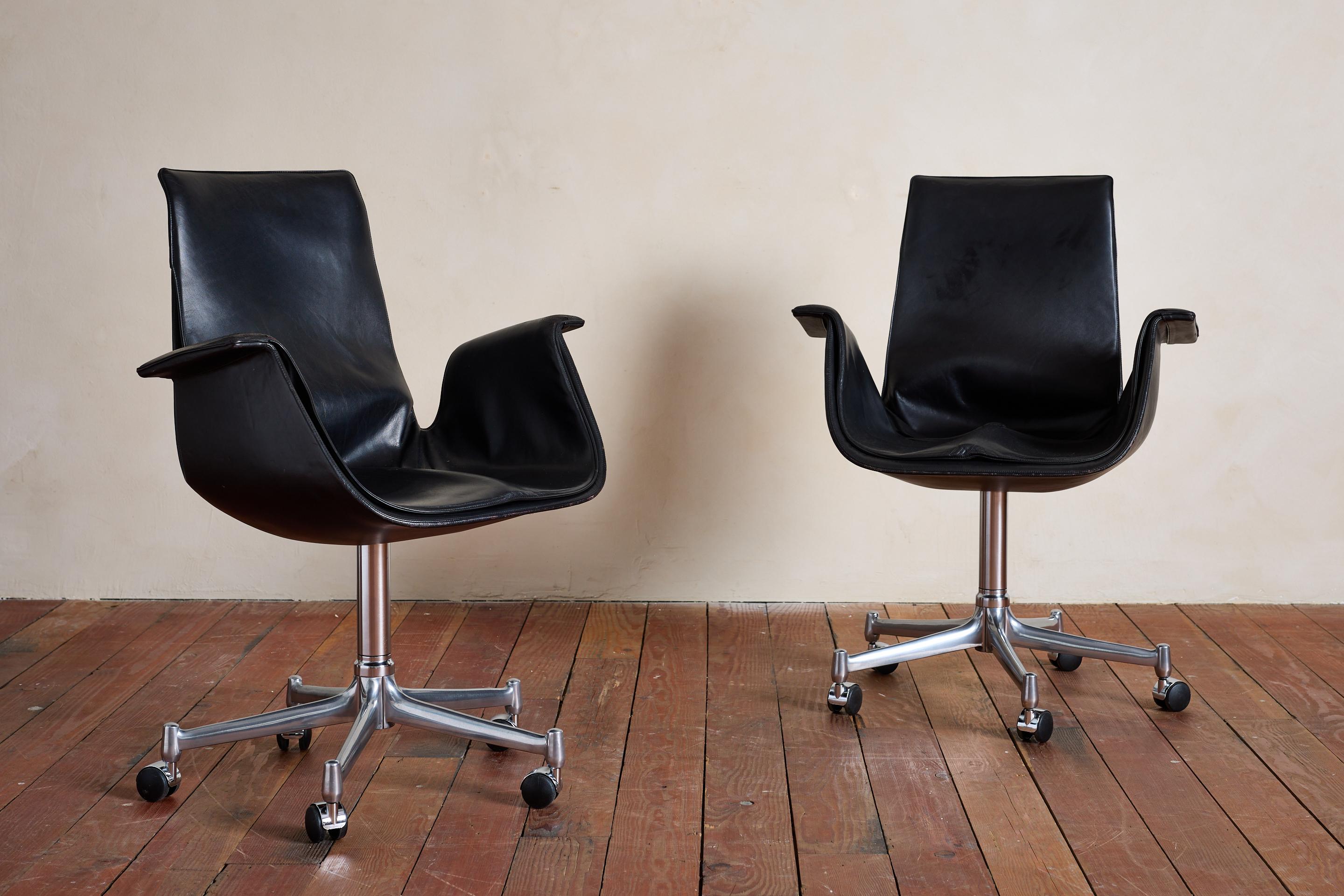 Sedia classica Bird Chair di Jorgen Kastholm e Preben Fabricius, Germania, 1960 

Bellissima pelle nera e nuove ruote piroettanti. 

Rolle e rotola con facilità. 

Prezzo e vendita individuale

