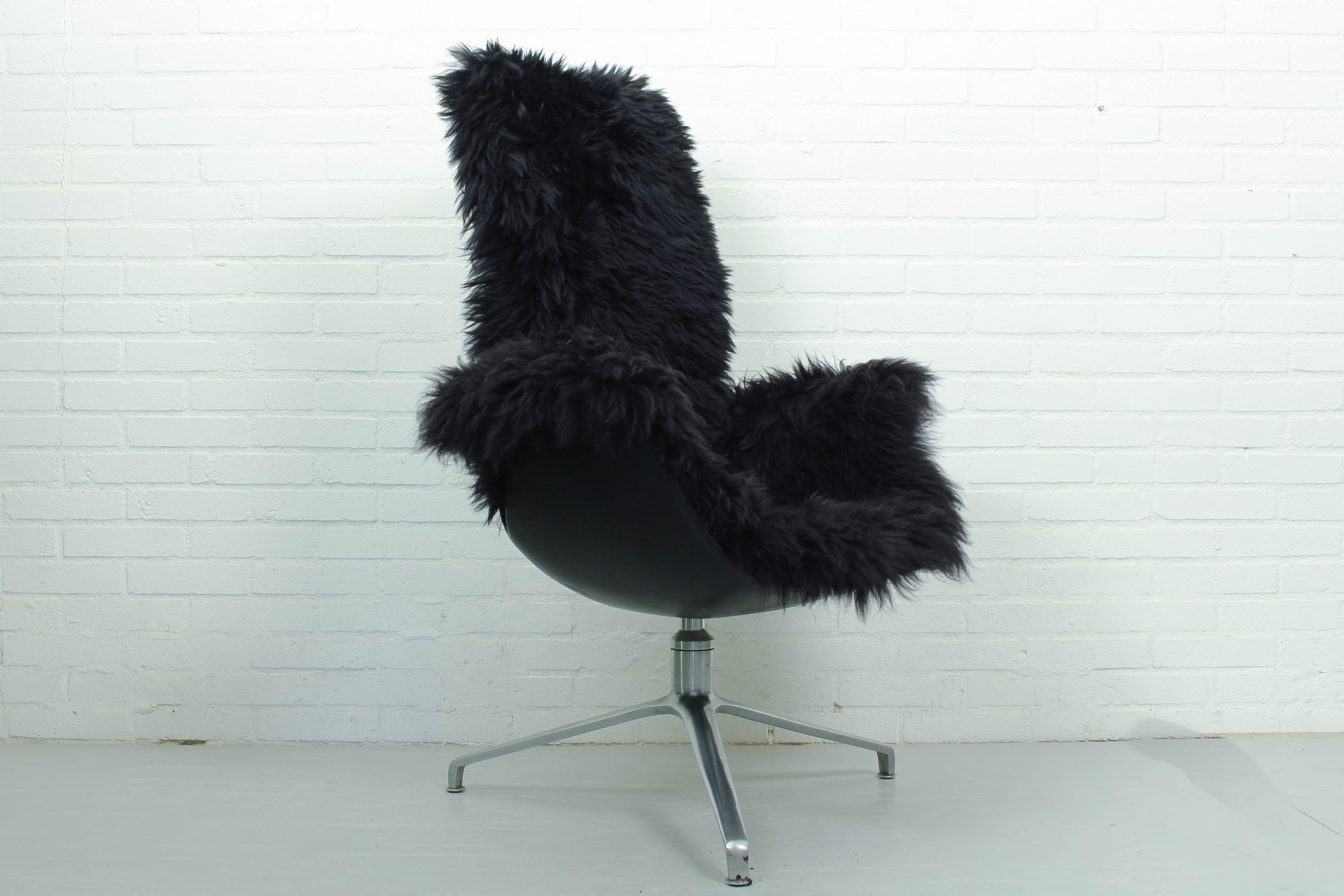 black fuzzy desk chair