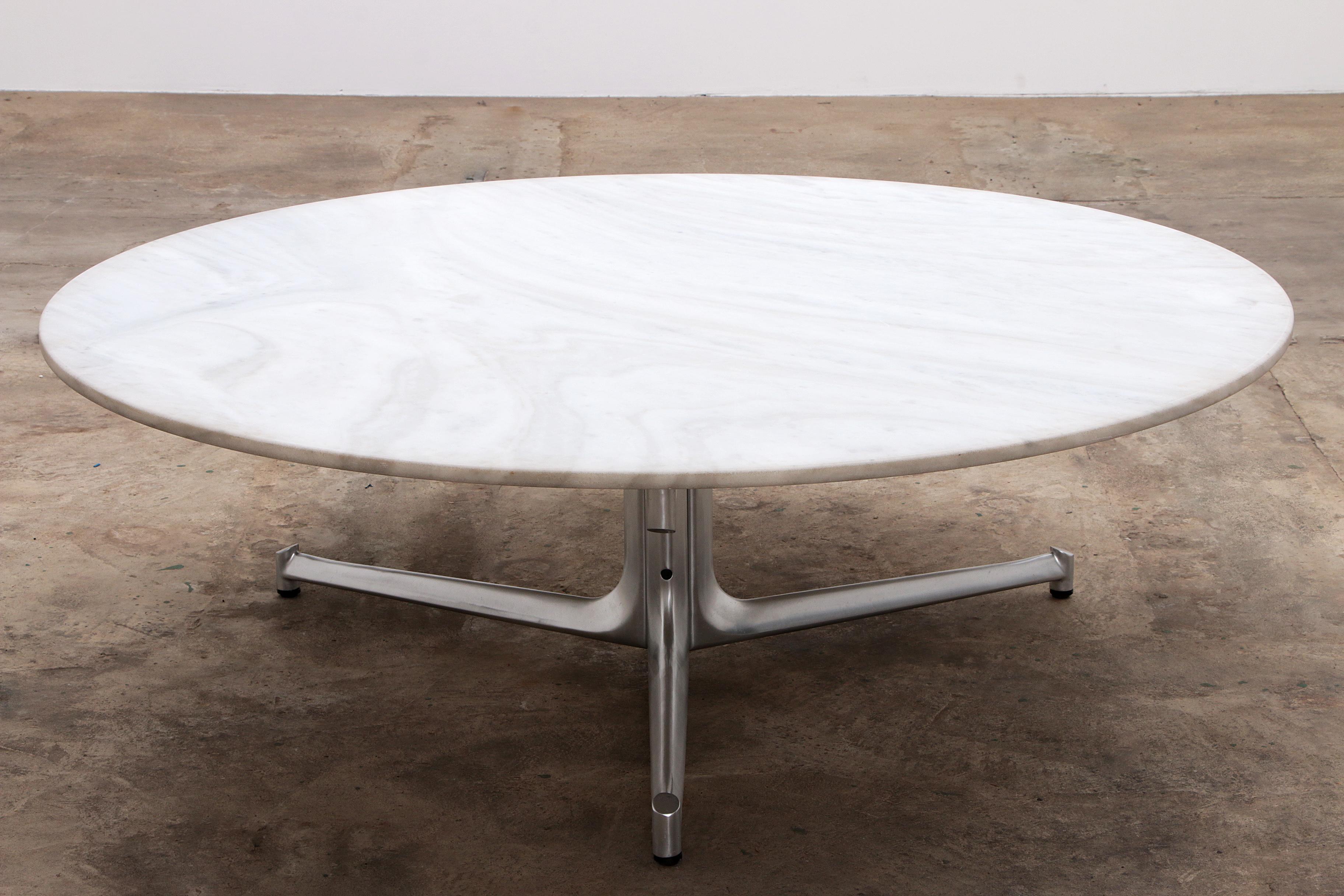 Marble coffee table T105 by Preben Fabricius & Jorgen Kastholm for Kill International, 1968. Diameter 150 cm

This T105 table series is a large round coffee table model designed by Preben Fabricius and Jorgen Kastholm, manufactured by Kill